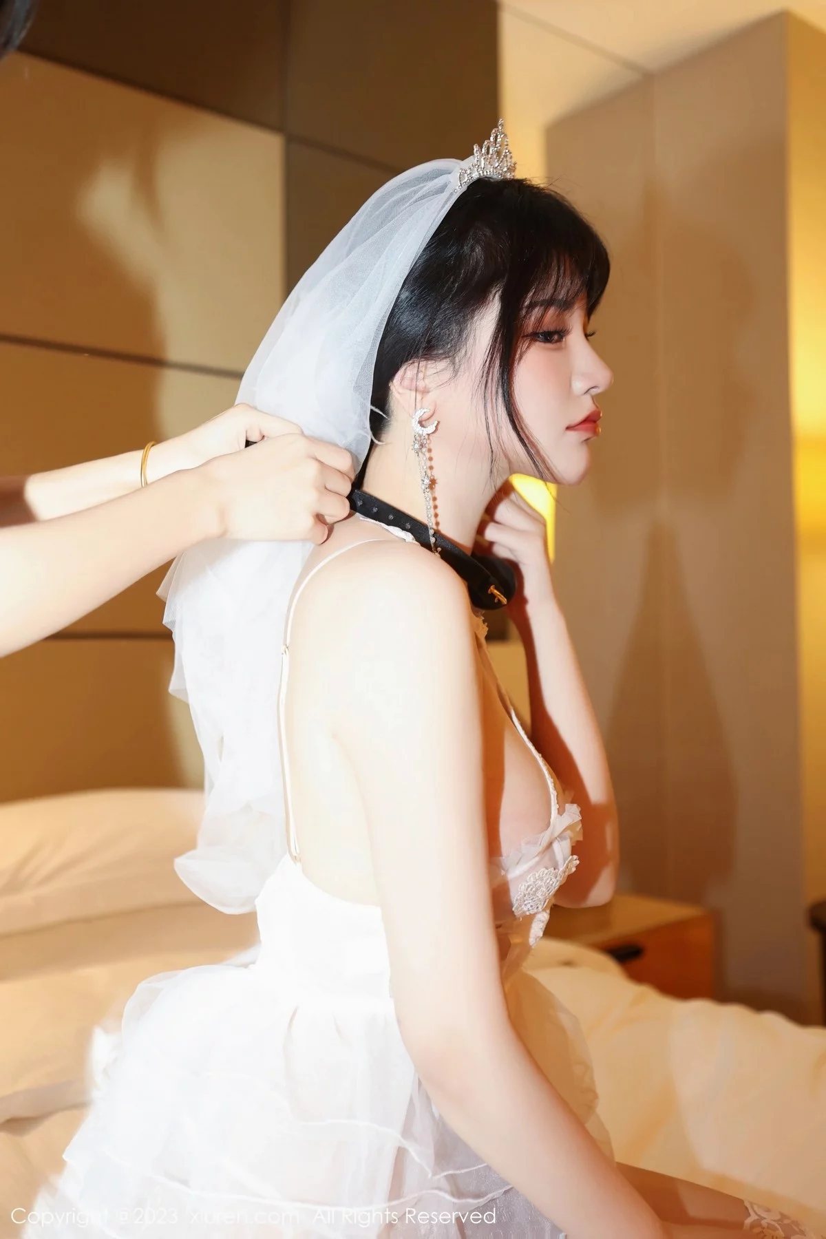 XiuRen第6365期_模特桃桃子_性感白色蕾丝婚纱配白丝袜透视秀惹火身材诱惑写真89P
