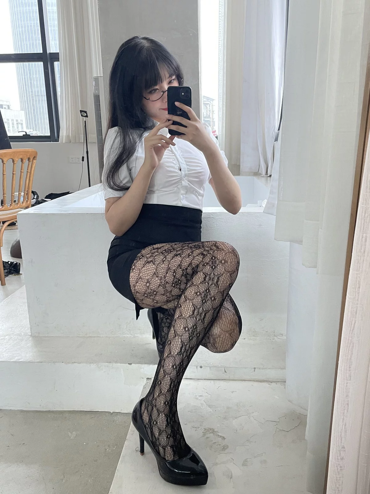 网络美女轩萧学姐提花裤袜主题性感白T配黑短裙露黑丝网袜秀翘臀美腿诱惑写真106P