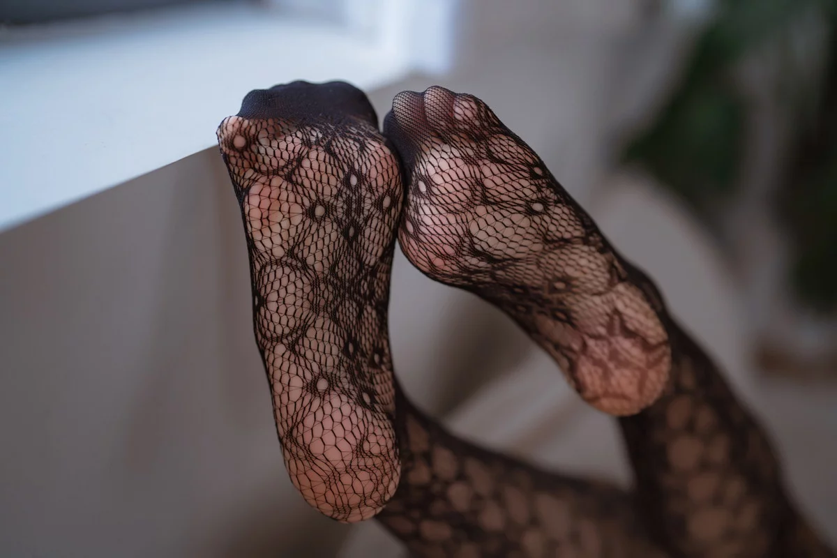网络美女轩萧学姐提花裤袜主题性感白T配黑短裙露黑丝网袜秀翘臀美腿诱惑写真106P