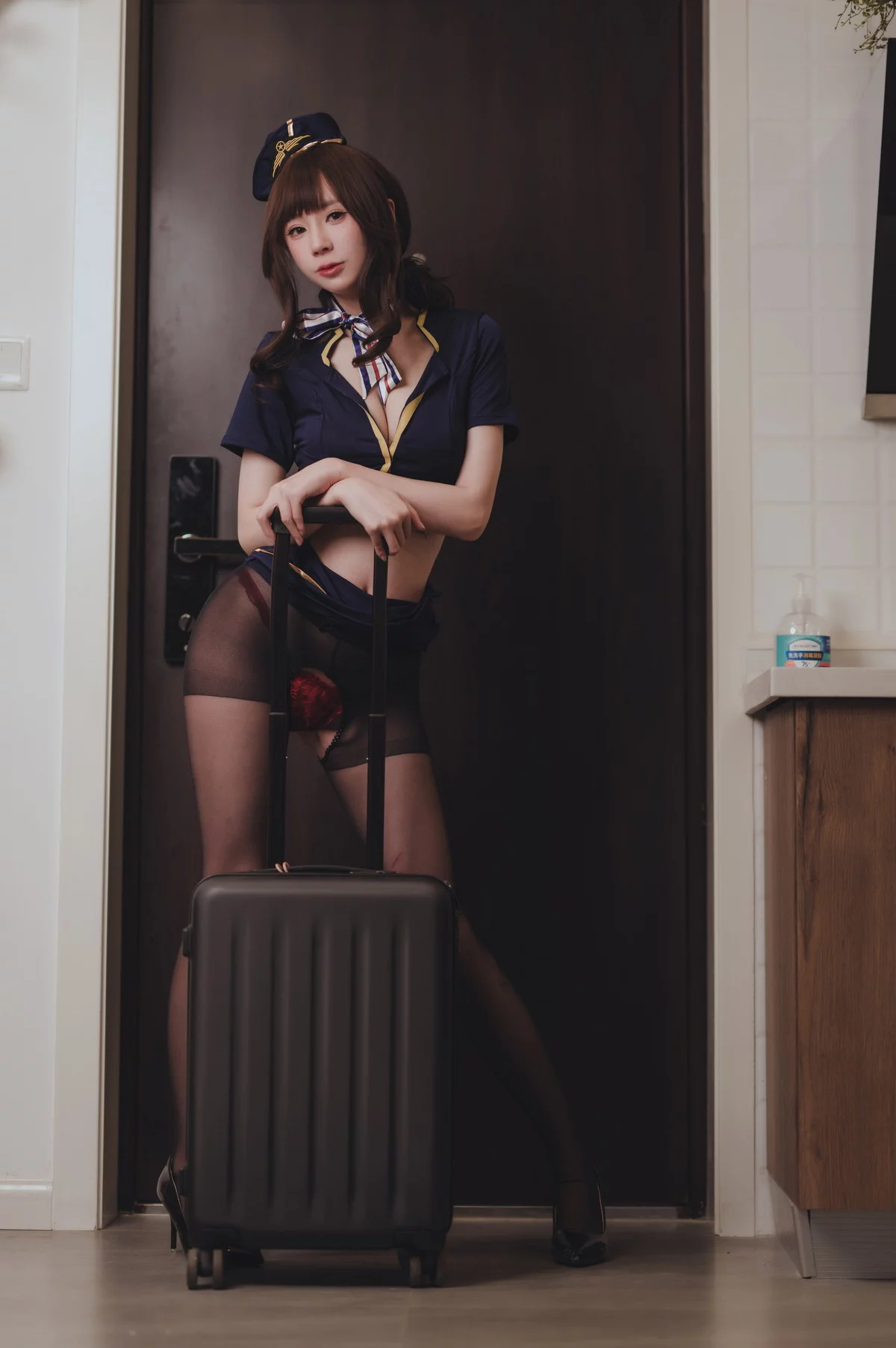 网络美女西园寺南歌空姐主题私房性感空姐制服配开档黑丝秀翘臀美腿诱惑写真52P