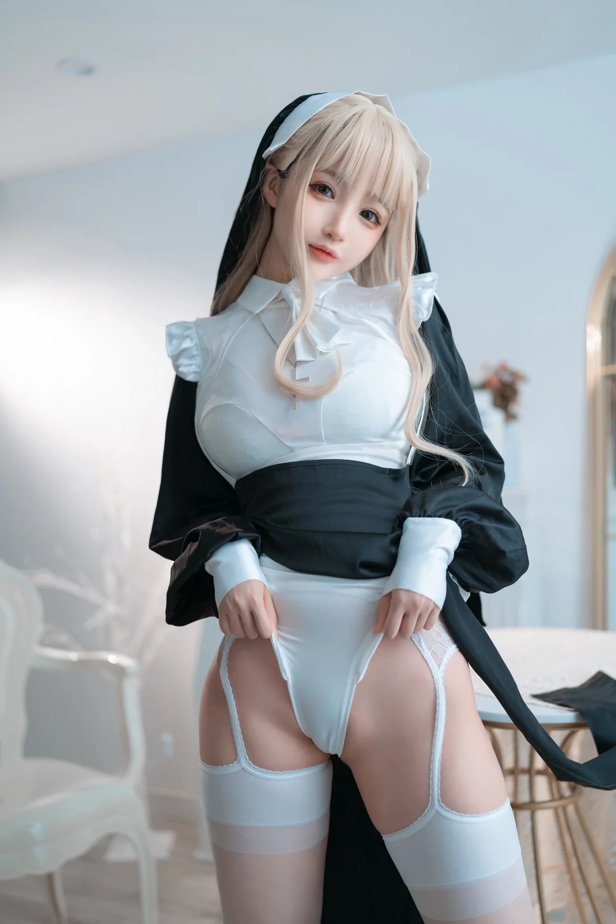 网络美女桜井宁宁修女主题性感白色高叉连体衣配白色蕾丝吊袜秀美腿诱惑写真41P
