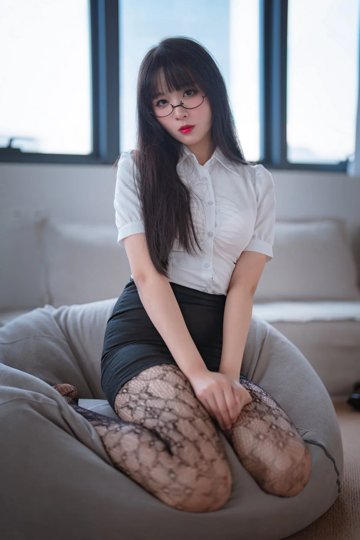 网络美女轩萧学姐提花裤袜主题性感白T配黑短裙露黑丝网袜秀翘臀美腿诱惑写真106P