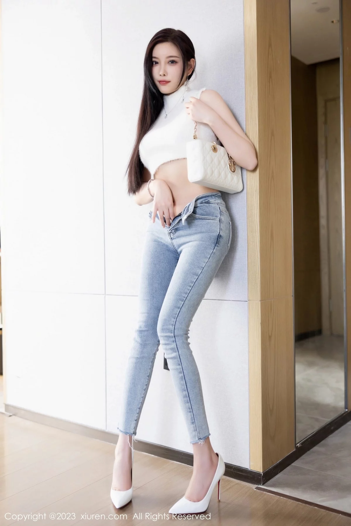 XiuRen第6377期_女神杨晨晨Yome白色短款上衣配牛仔裤秀丰腴身材完美诱惑写真80P