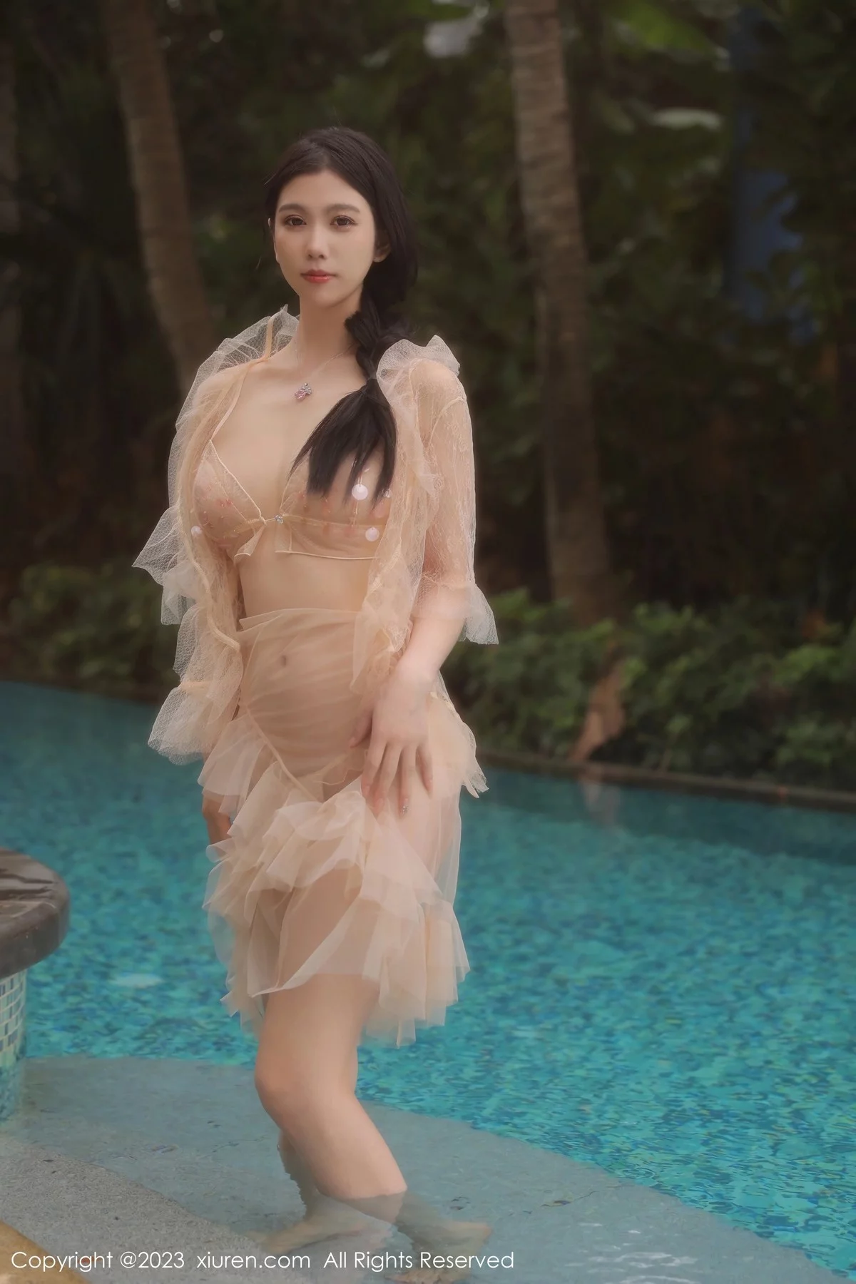 XiuRen第6370期_模特李雅柔泳池场景性感浅色薄透连衣长裙秀完美身材诱惑写真55P