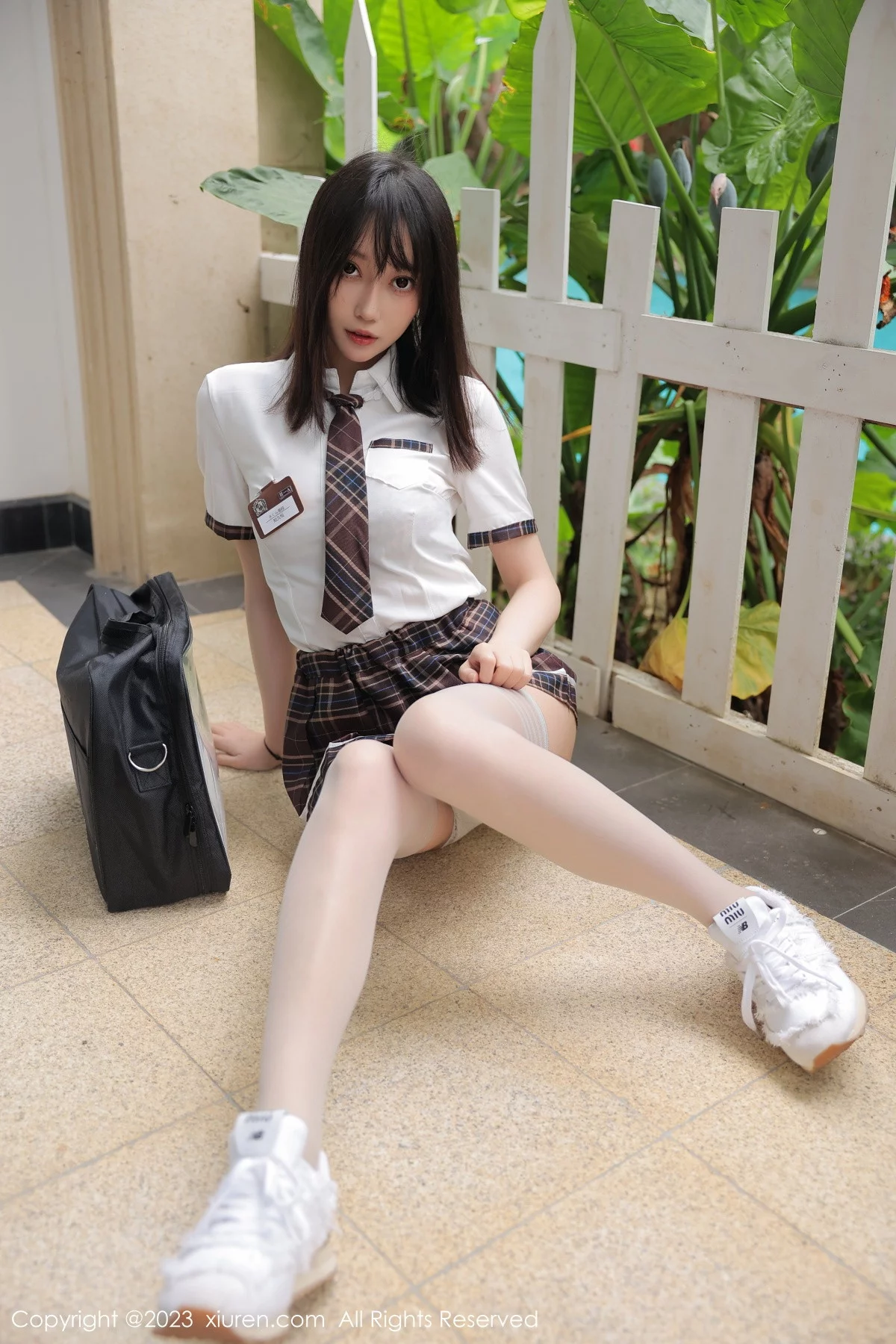 XiuRen第6292期_模特玥儿玥er性感学妹制服半脱露豹纹内衣秀完美身材诱惑写真67P