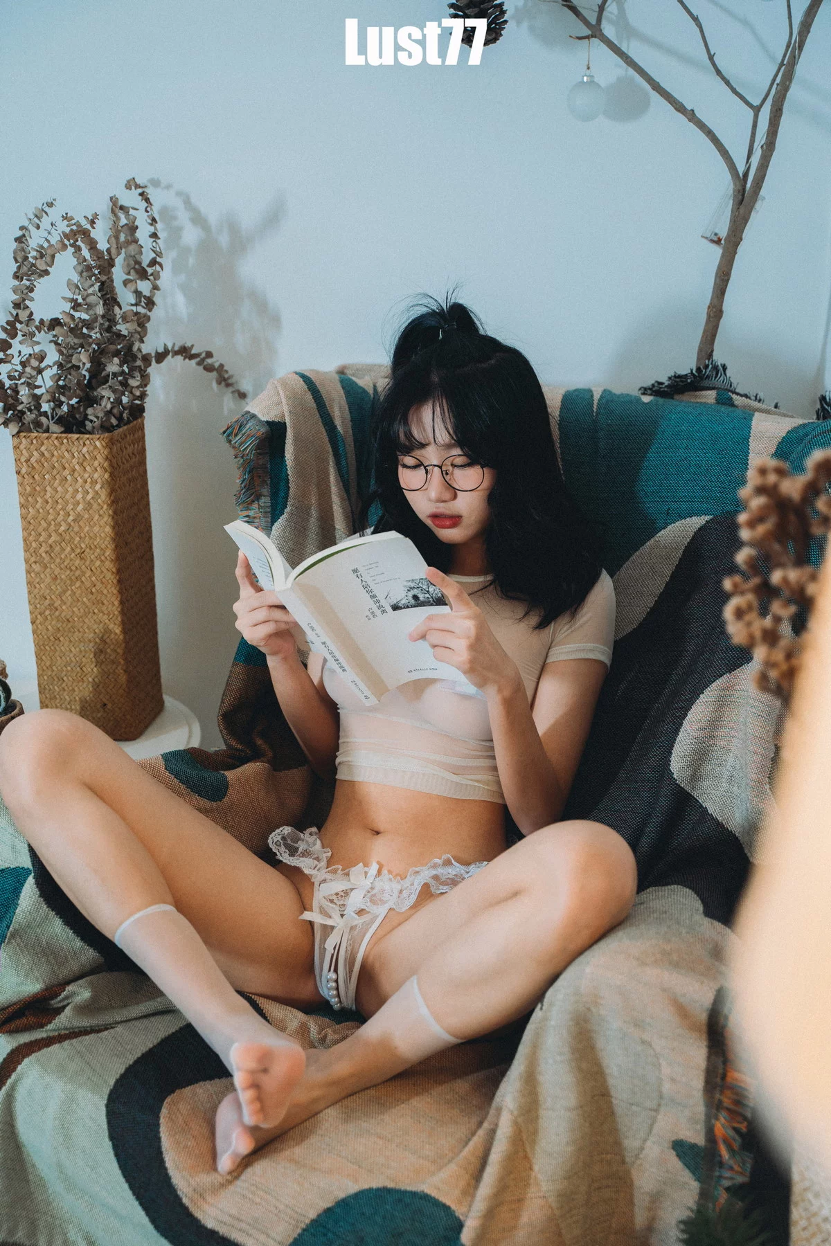 Coser妹子柒柒不可爱少女记实录主题性感白色薄透服饰秀惹火身材完美诱惑写真76P