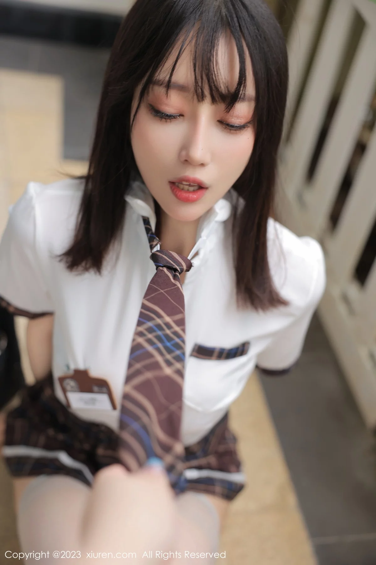 XiuRen第6292期_模特玥儿玥er性感学妹制服半脱露豹纹内衣秀完美身材诱惑写真67P