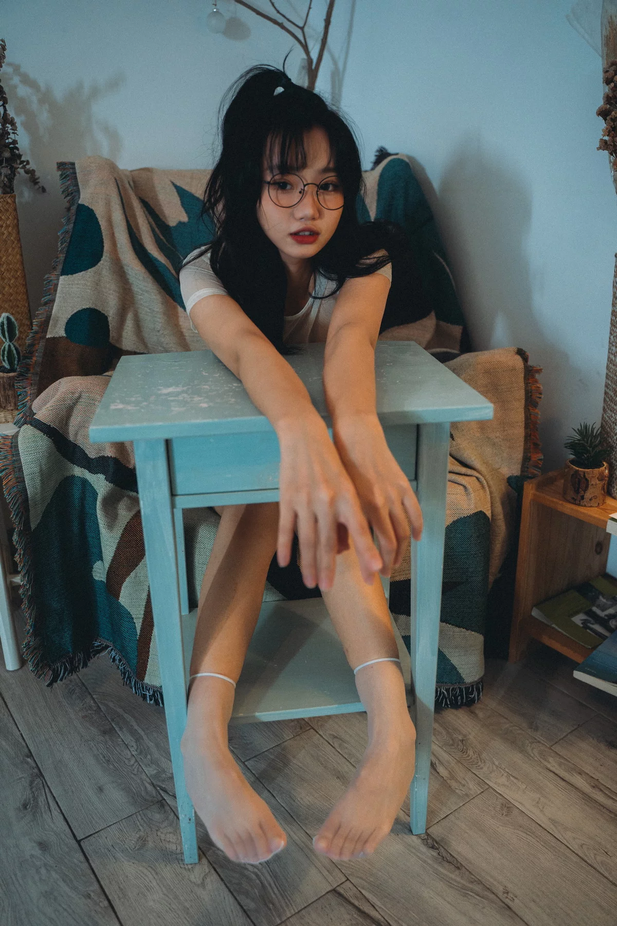 Coser妹子柒柒不可爱少女记实录主题性感白色薄透服饰秀惹火身材完美诱惑写真76P