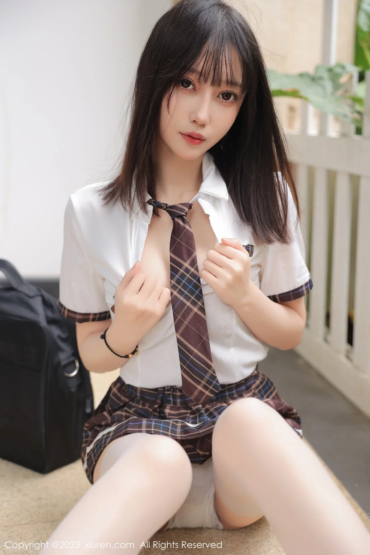 XiuRen第6292期_模特玥儿玥er性感学妹制服半脱露豹纹内衣秀完美身材诱惑写真67P