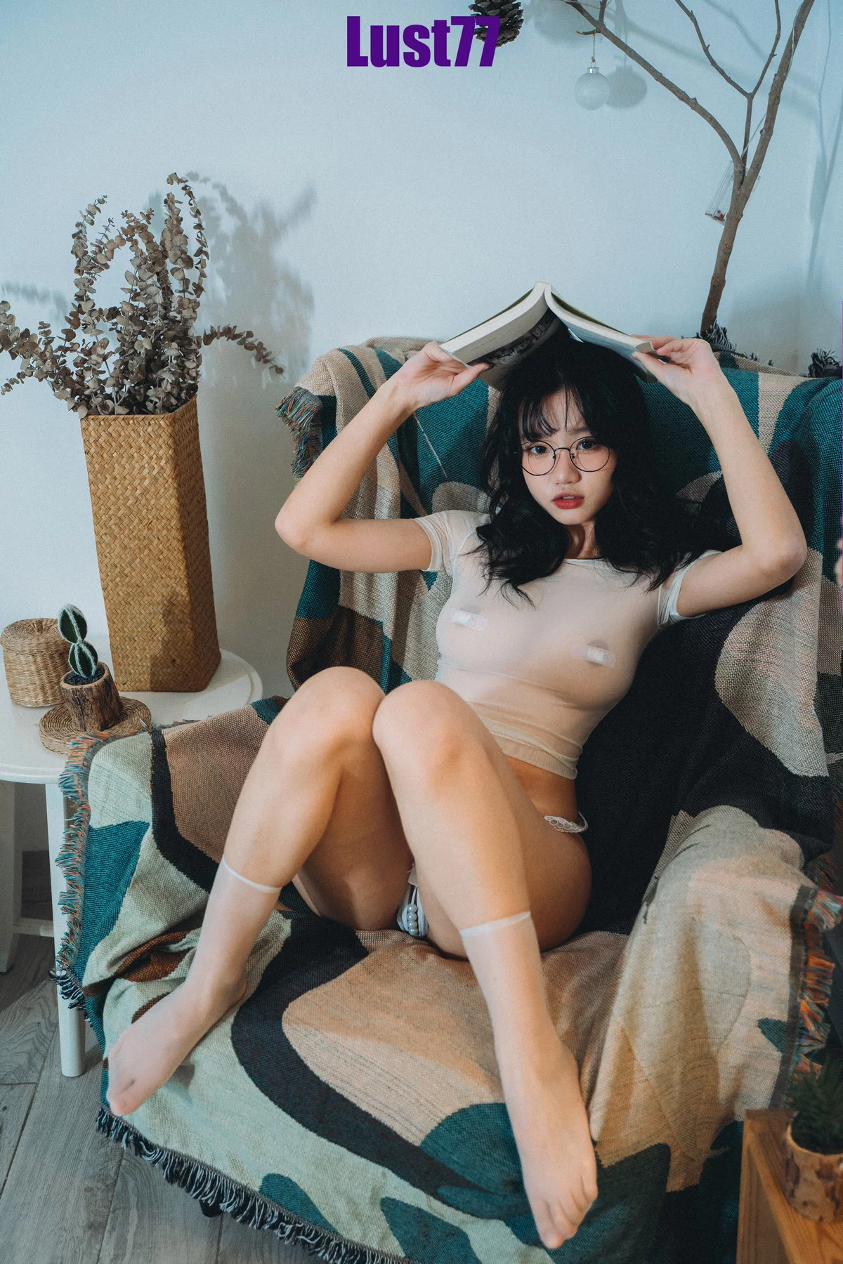 Coser妹子柒柒不可爱少女记实录主题性感白色薄透服饰秀惹火身材完美诱惑写真76P