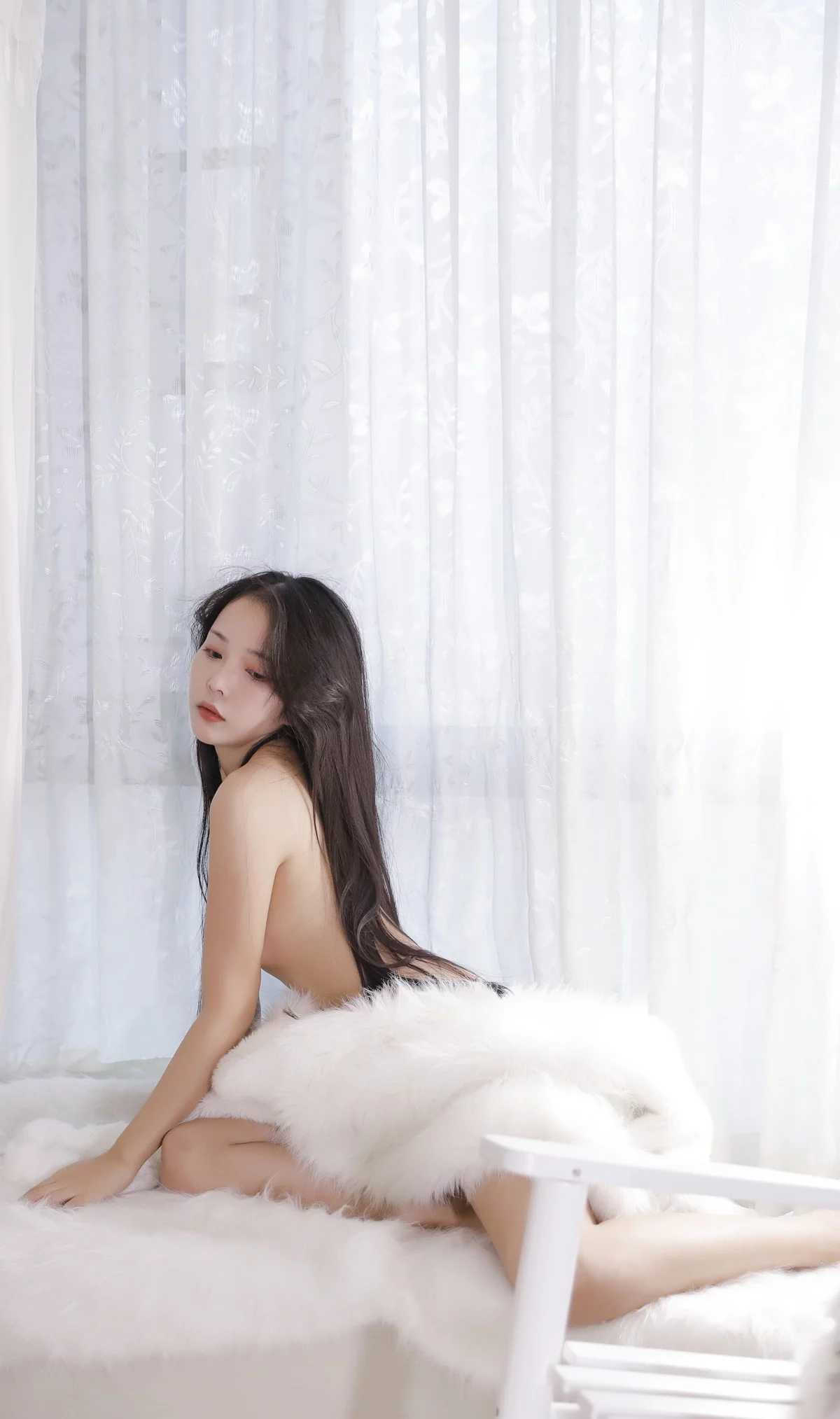 网络美女苏嫣嫣阿姨初冬主题私房脱白色绒毛外衣露性感白色内衣迷人诱惑写真31P