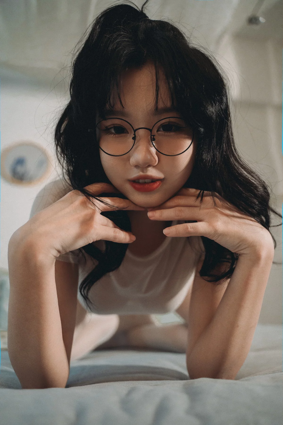 Coser妹子柒柒不可爱少女记实录主题性感白色薄透服饰秀惹火身材完美诱惑写真76P