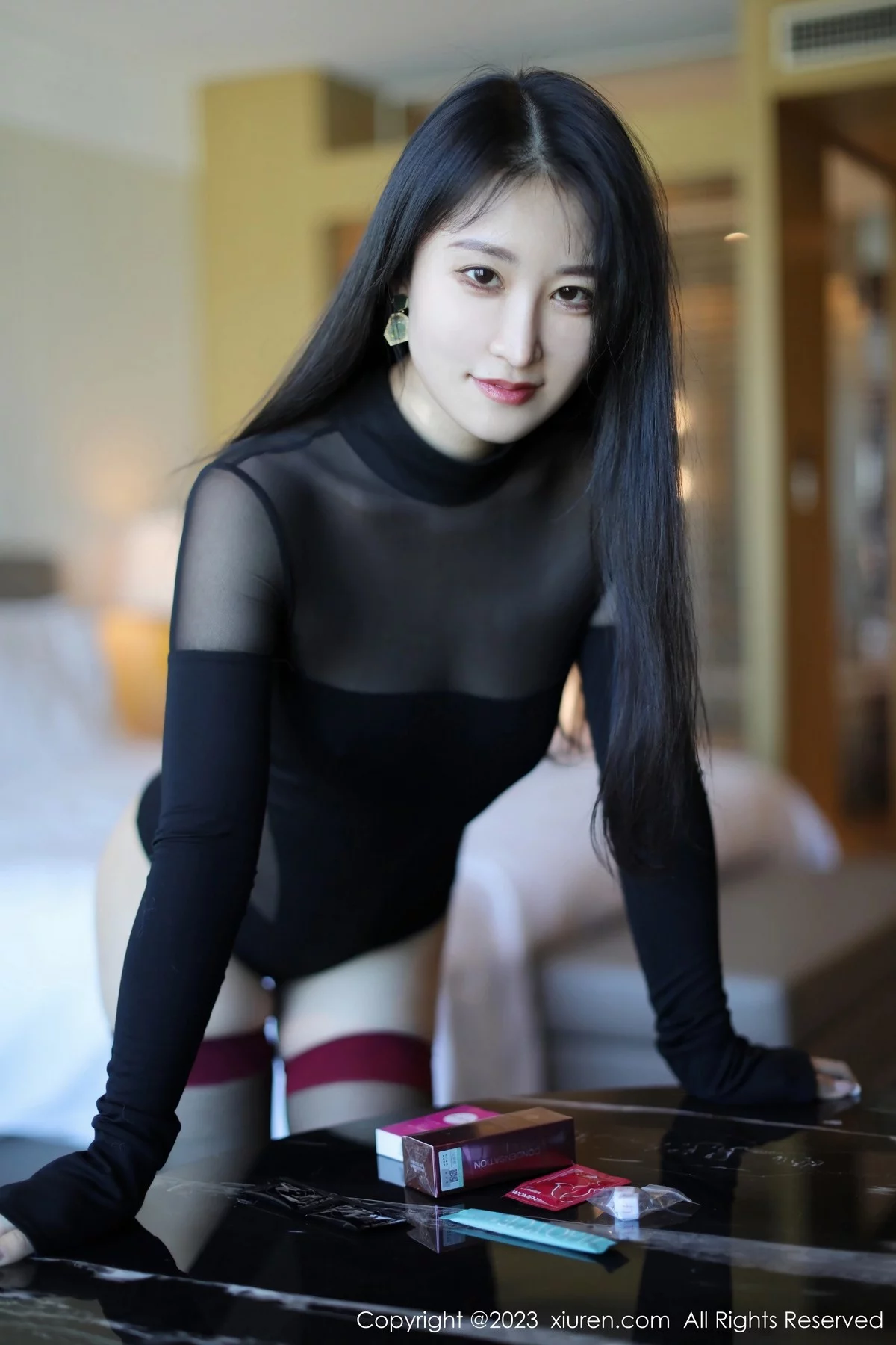 XiuRen第6380期_模特司柠性感黑色轻透高开叉服饰配黑丝袜秀曼妙身姿诱惑写真79P