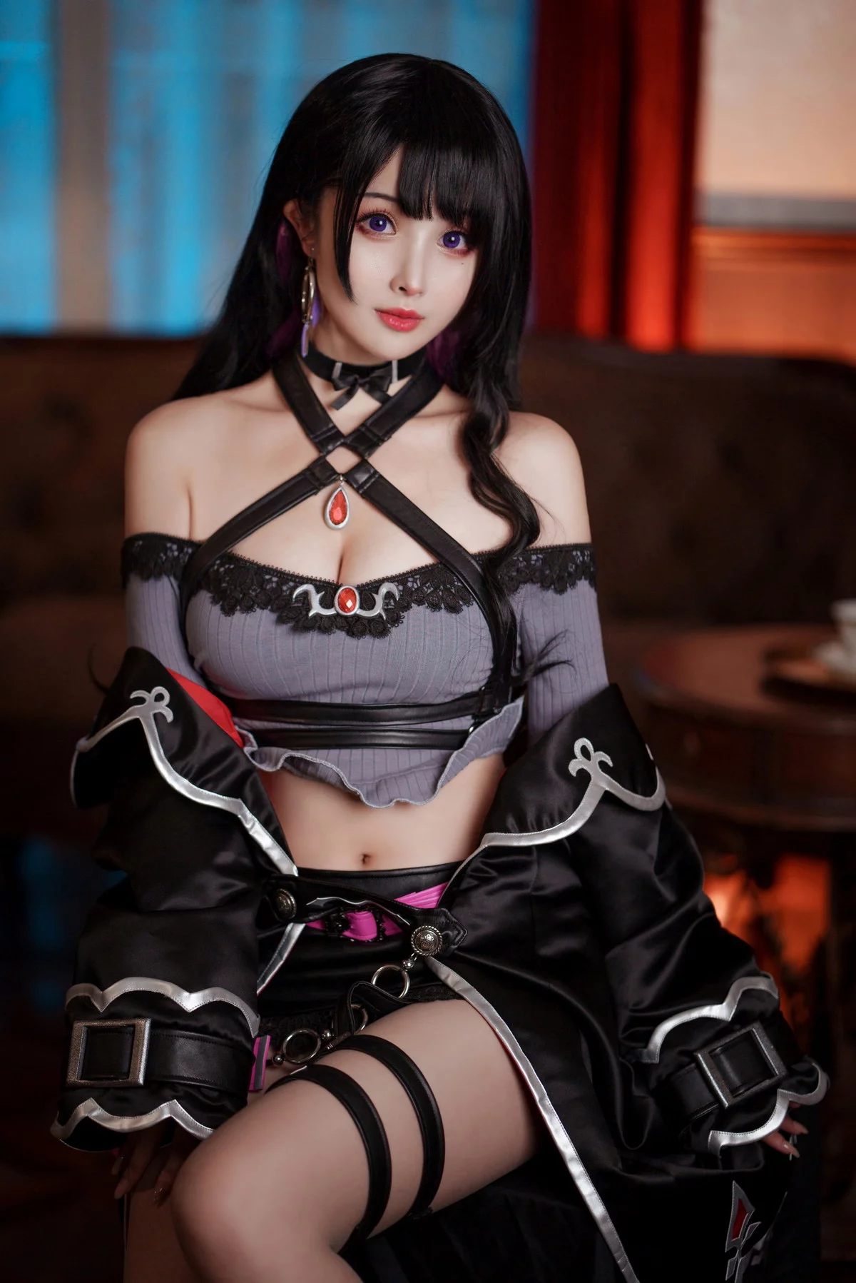 网络美女rioko凉凉子魅魔X恋乃夜舞主题灰色低胸服饰配超薄黑丝秀翘臀诱惑写真40P