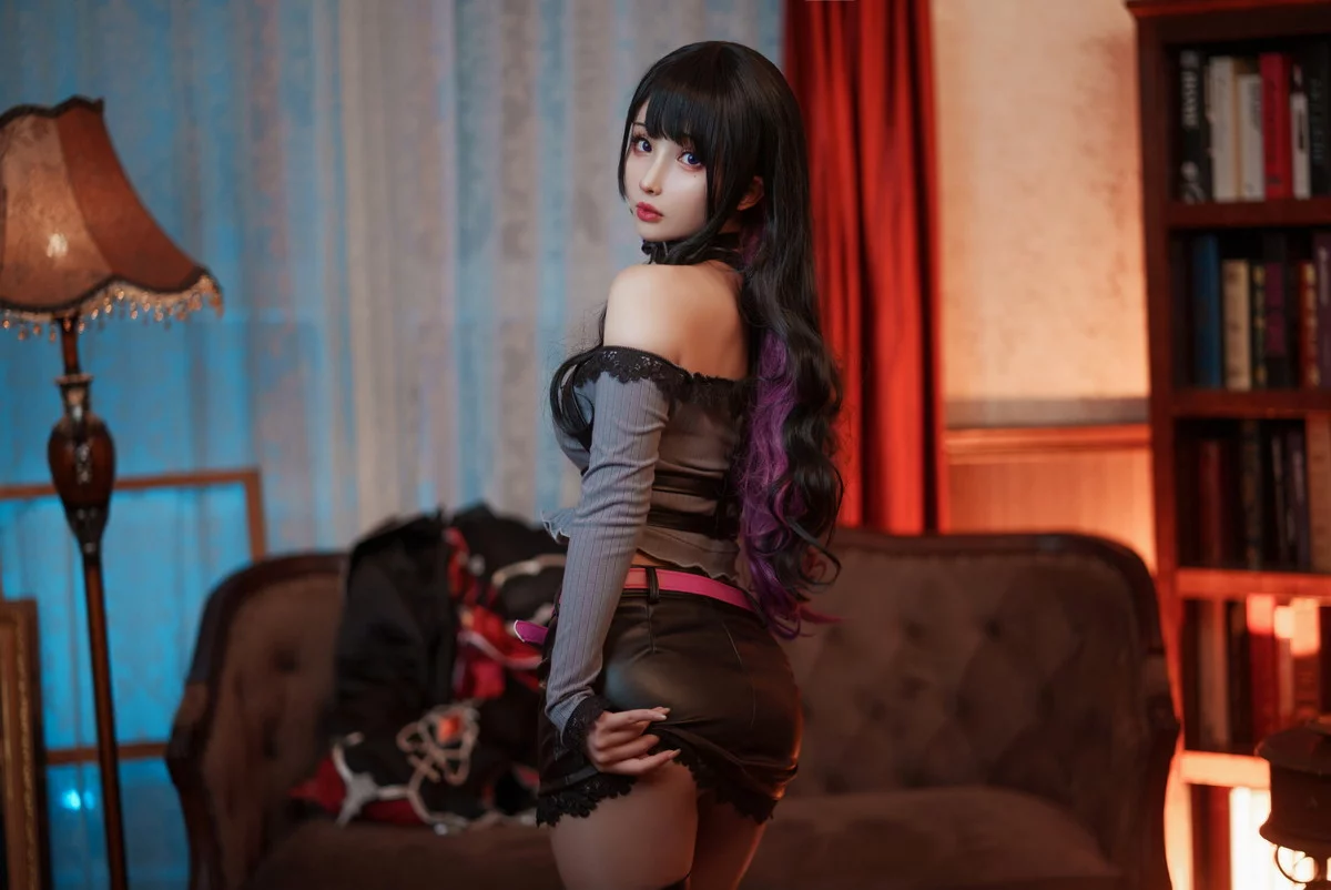网络美女rioko凉凉子魅魔X恋乃夜舞主题灰色低胸服饰配超薄黑丝秀翘臀诱惑写真40P