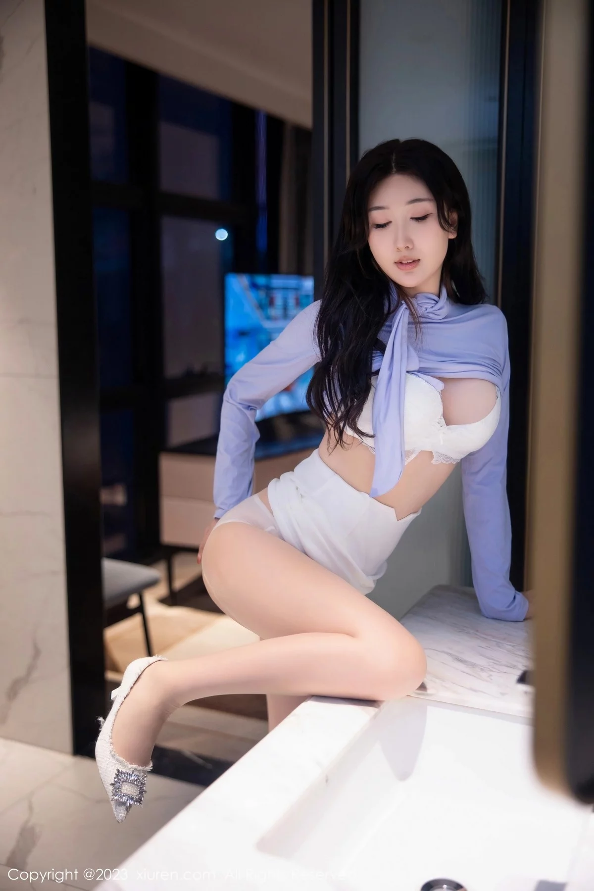 XiuRen第6389期_模特江真真浅紫上衣配白短裙露性感白色蕾丝内衣完美诱惑写真100P