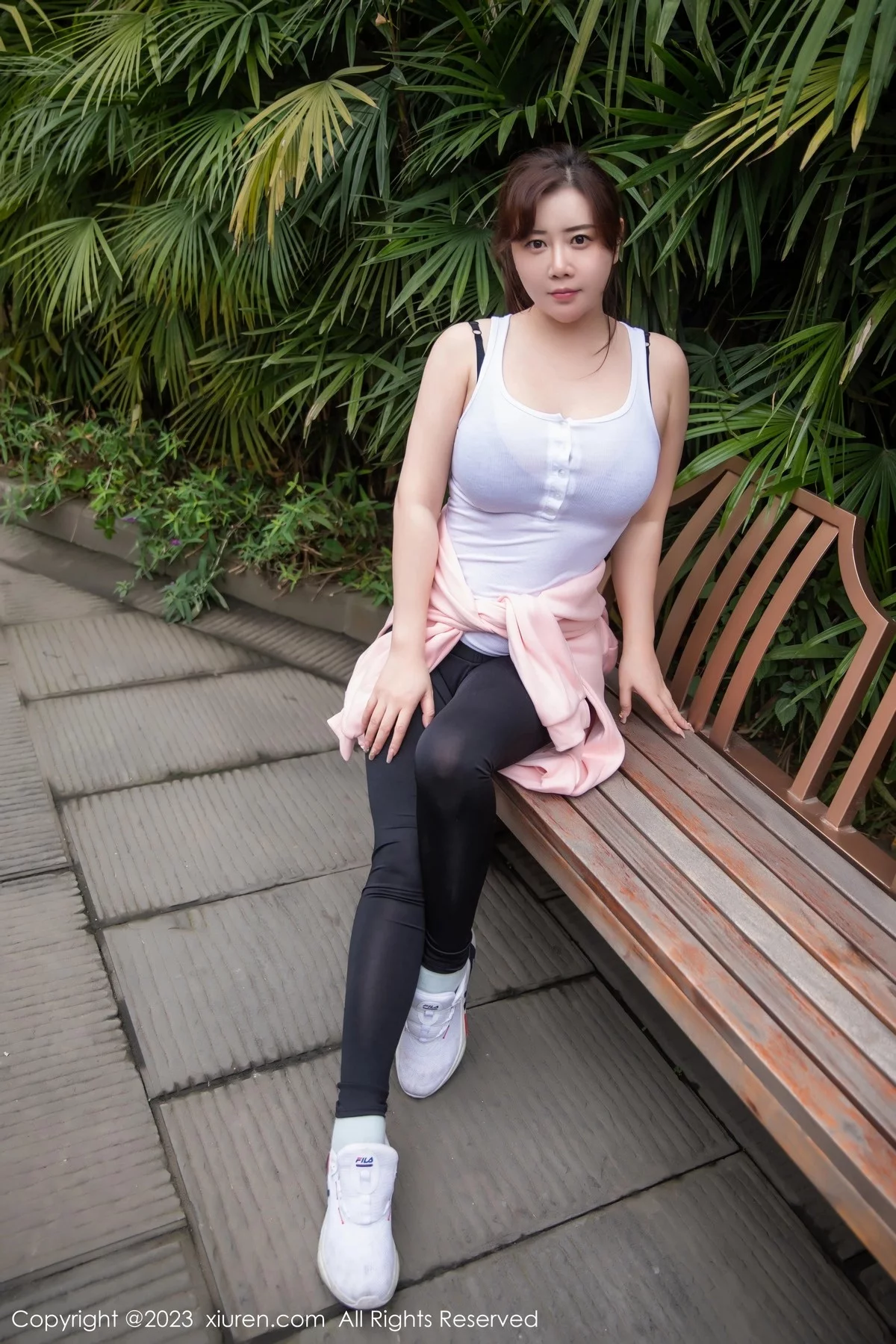 XiuRen第6386期_模特王婉悠Queen性感紧身运动服半脱秀丰满身材惹火诱惑写真52P
