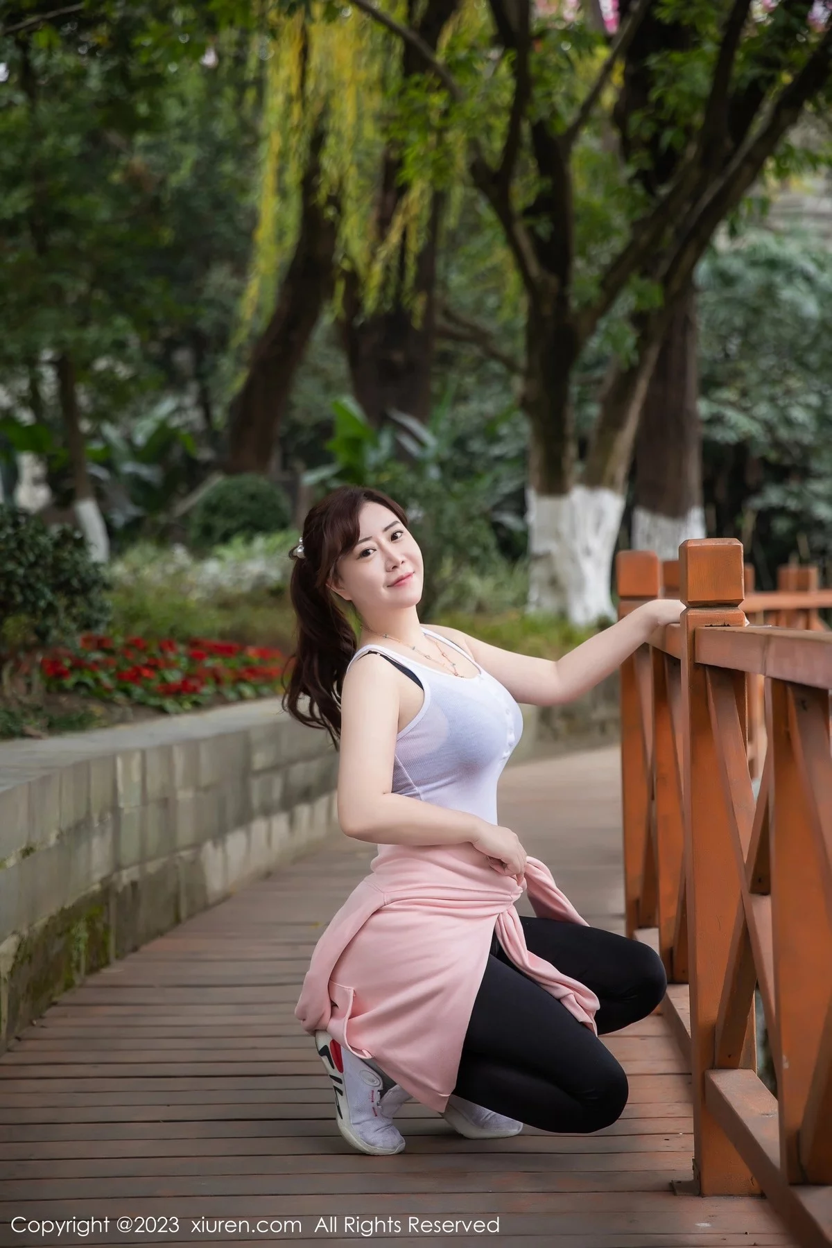 XiuRen第6386期_模特王婉悠Queen性感紧身运动服半脱秀丰满身材惹火诱惑写真52P