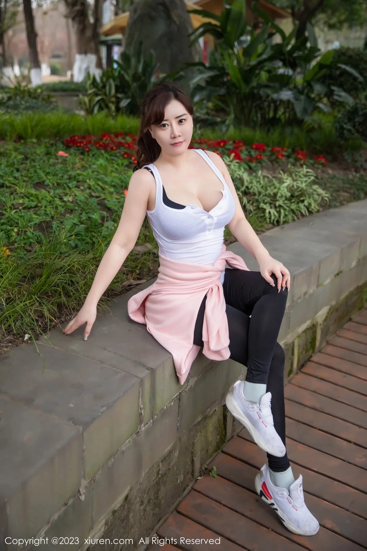 XiuRen第6386期_模特王婉悠Queen性感紧身运动服半脱秀丰满身材惹火诱惑写真52P