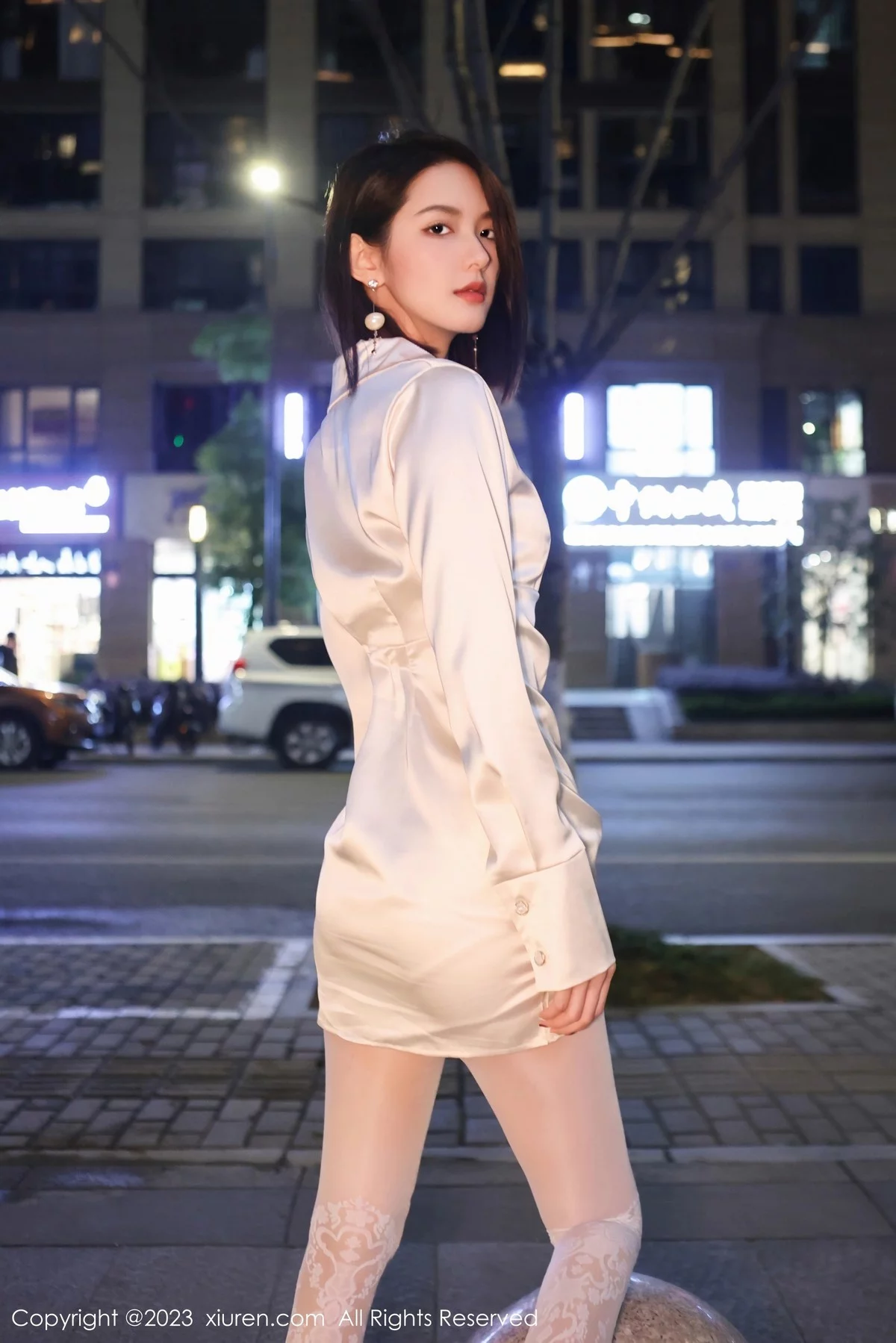 XiuRen第6393期_模特乔一一脱性感米色连衣短裙露白色内衣秀曼妙身姿诱惑写真92P