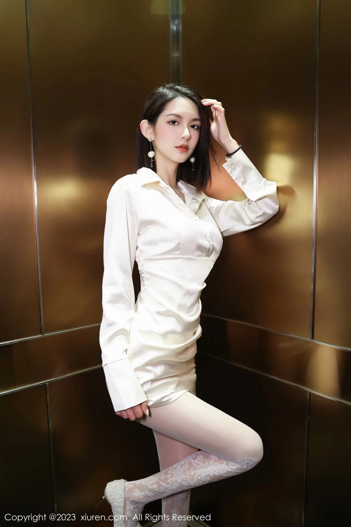 XiuRen第6393期_模特乔一一脱性感米色连衣短裙露白色内衣秀曼妙身姿诱惑写真92P