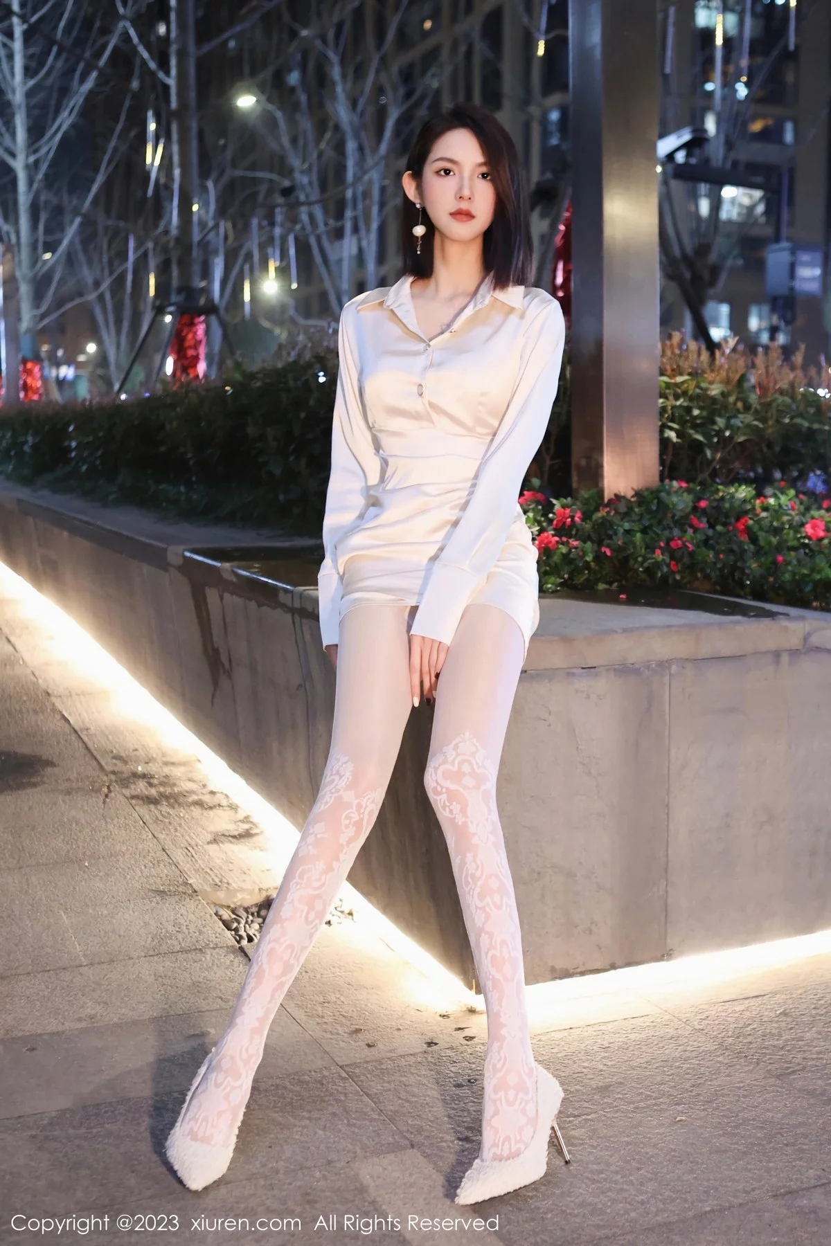 XiuRen第6393期_模特乔一一脱性感米色连衣短裙露白色内衣秀曼妙身姿诱惑写真92P
