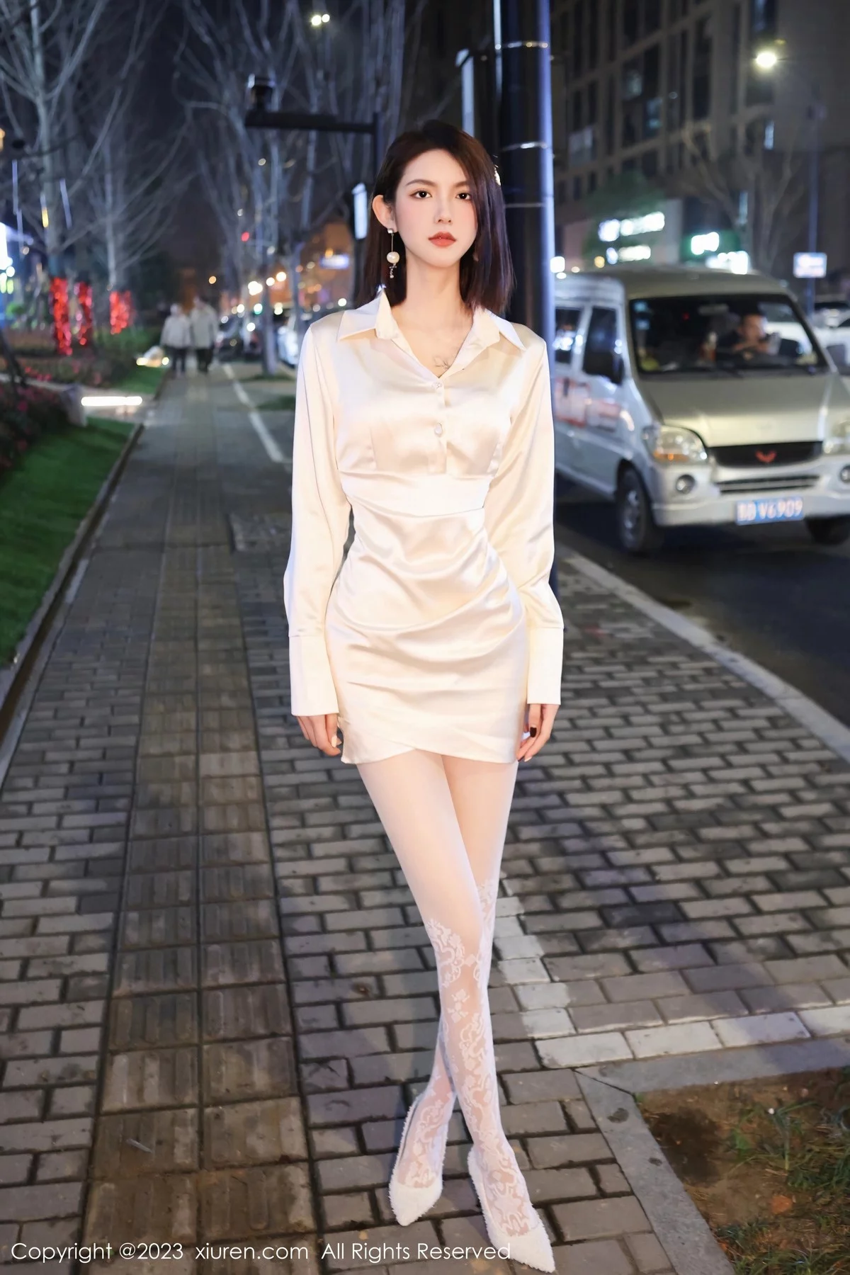XiuRen第6393期_模特乔一一脱性感米色连衣短裙露白色内衣秀曼妙身姿诱惑写真92P