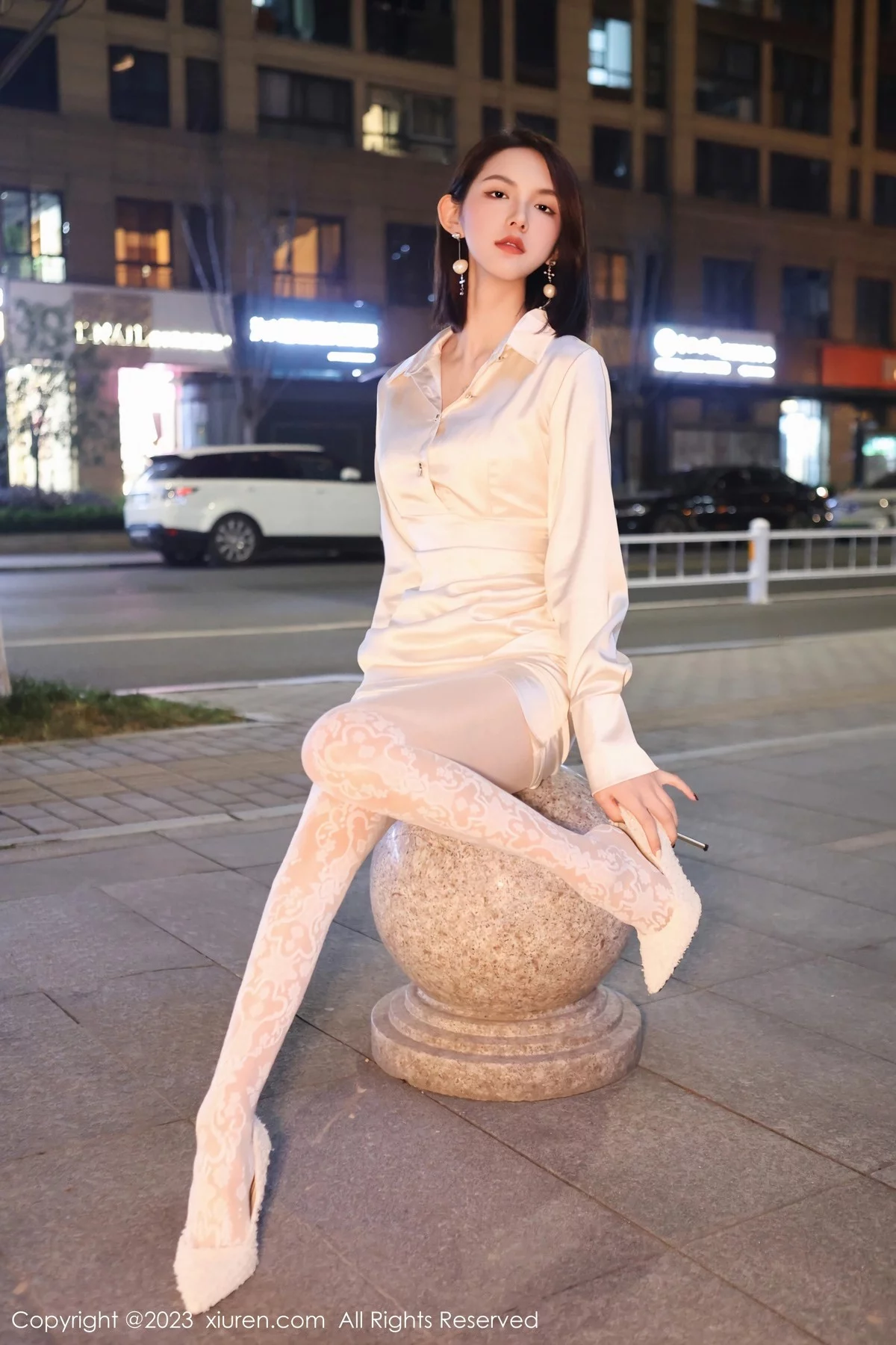 XiuRen第6393期_模特乔一一脱性感米色连衣短裙露白色内衣秀曼妙身姿诱惑写真92P