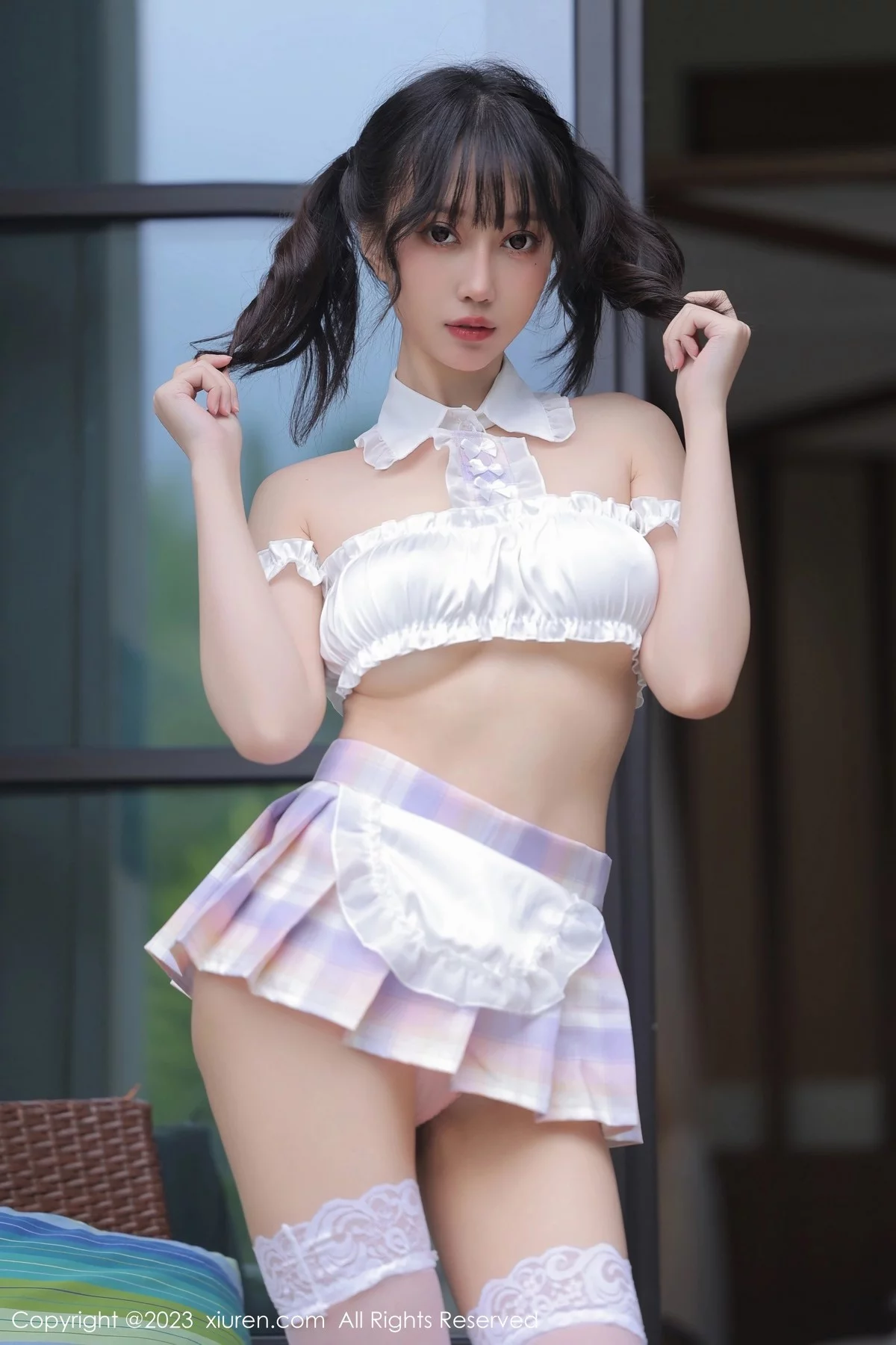XiuRen第6392期_模特玥儿玥er万宁旅拍脱性感格子短裙露粉色内裤迷人诱惑写真52P