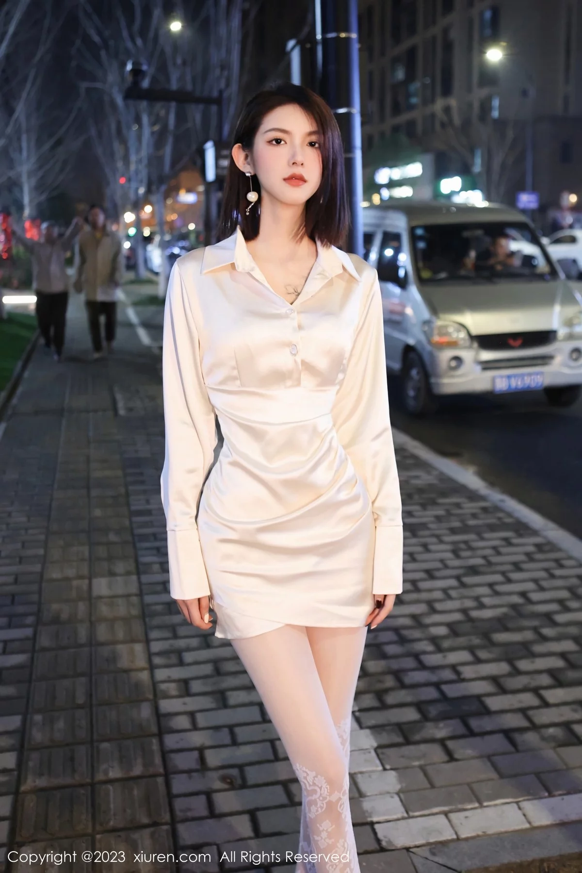 XiuRen第6393期_模特乔一一脱性感米色连衣短裙露白色内衣秀曼妙身姿诱惑写真92P