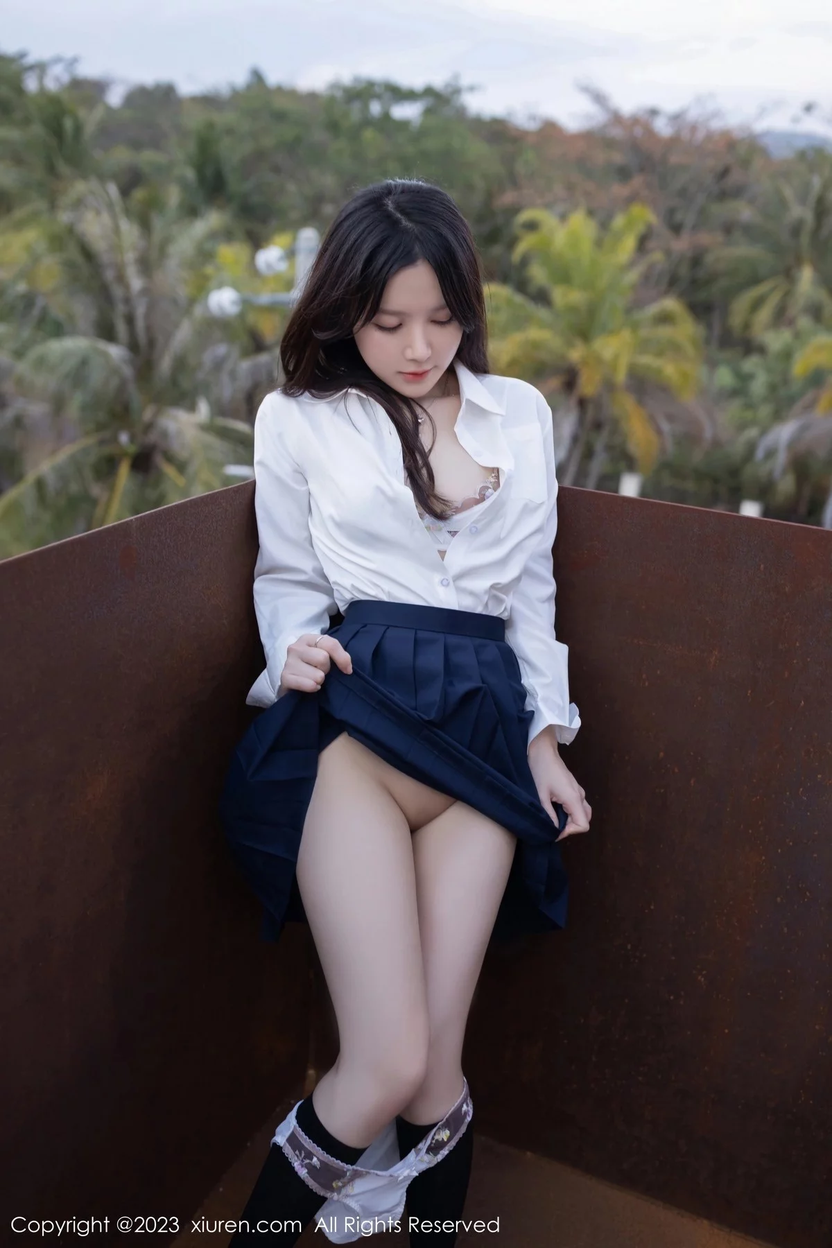 XiuRen第6400期_模特鱼子酱Fish性感学妹装扮白T配深蓝短裙秀曼妙身姿诱惑写真82P