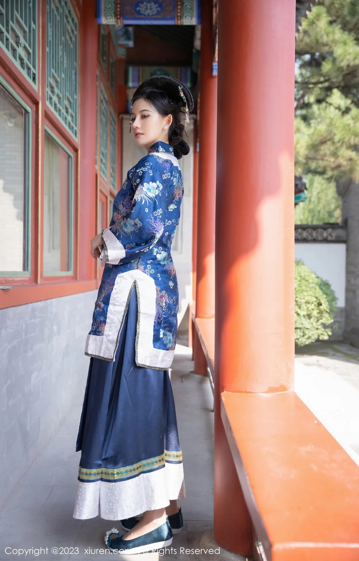 XiuRen第6398期_模特就是阿朱啊脱宫廷古装露蓝色睡衣秀曼妙绝美身姿诱惑写真86P