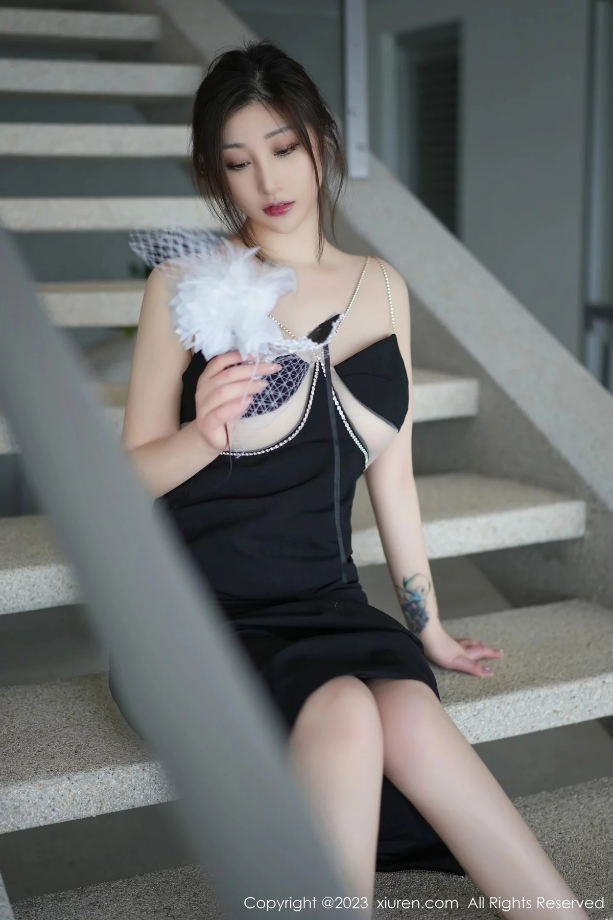 XiuRen第6396期_女神妲己_Toxic多套服饰拍摄性感服饰秀雪峰美臀撩人诱惑写真65P