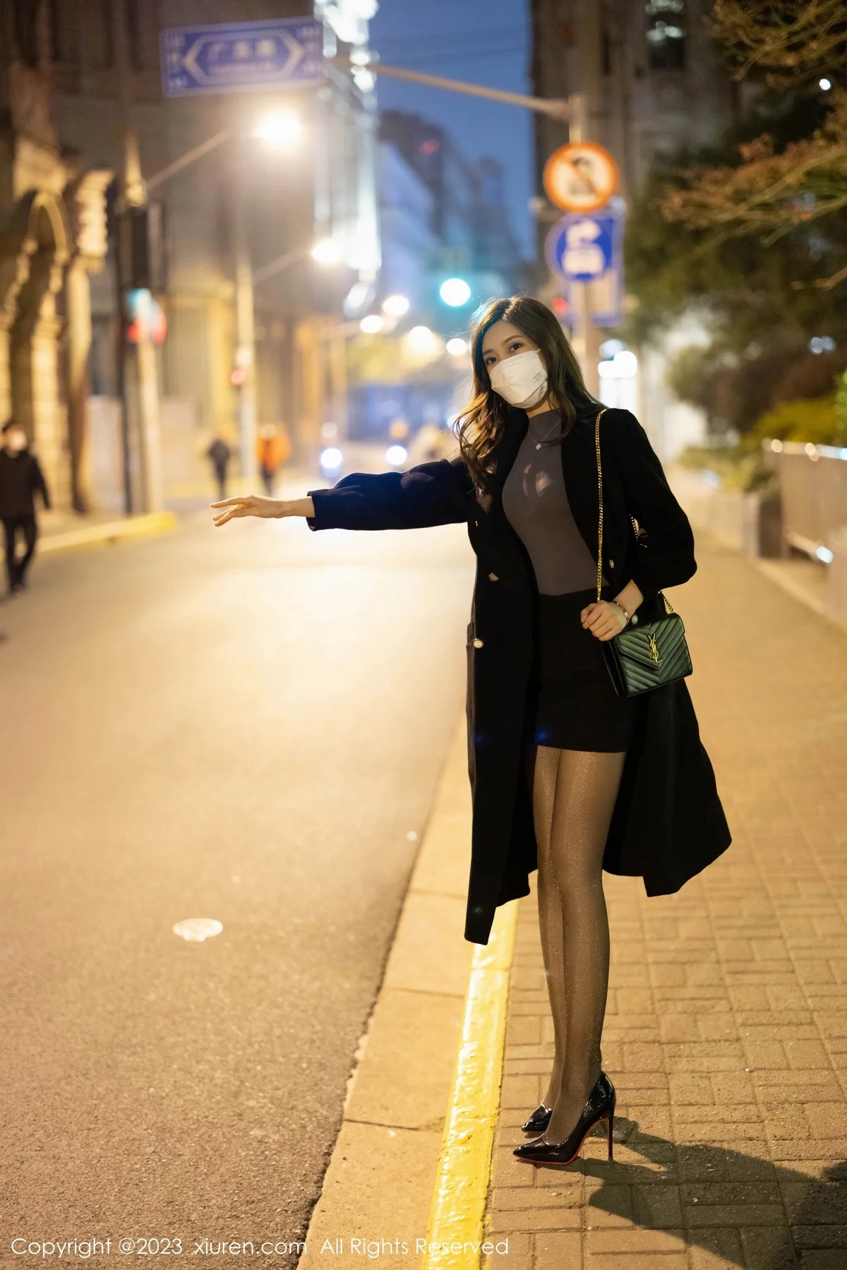 XiuRen第6395期_女神绮里嘉ula深灰色收身上衣配黑短裙露性感灰色内衣诱惑写真79P