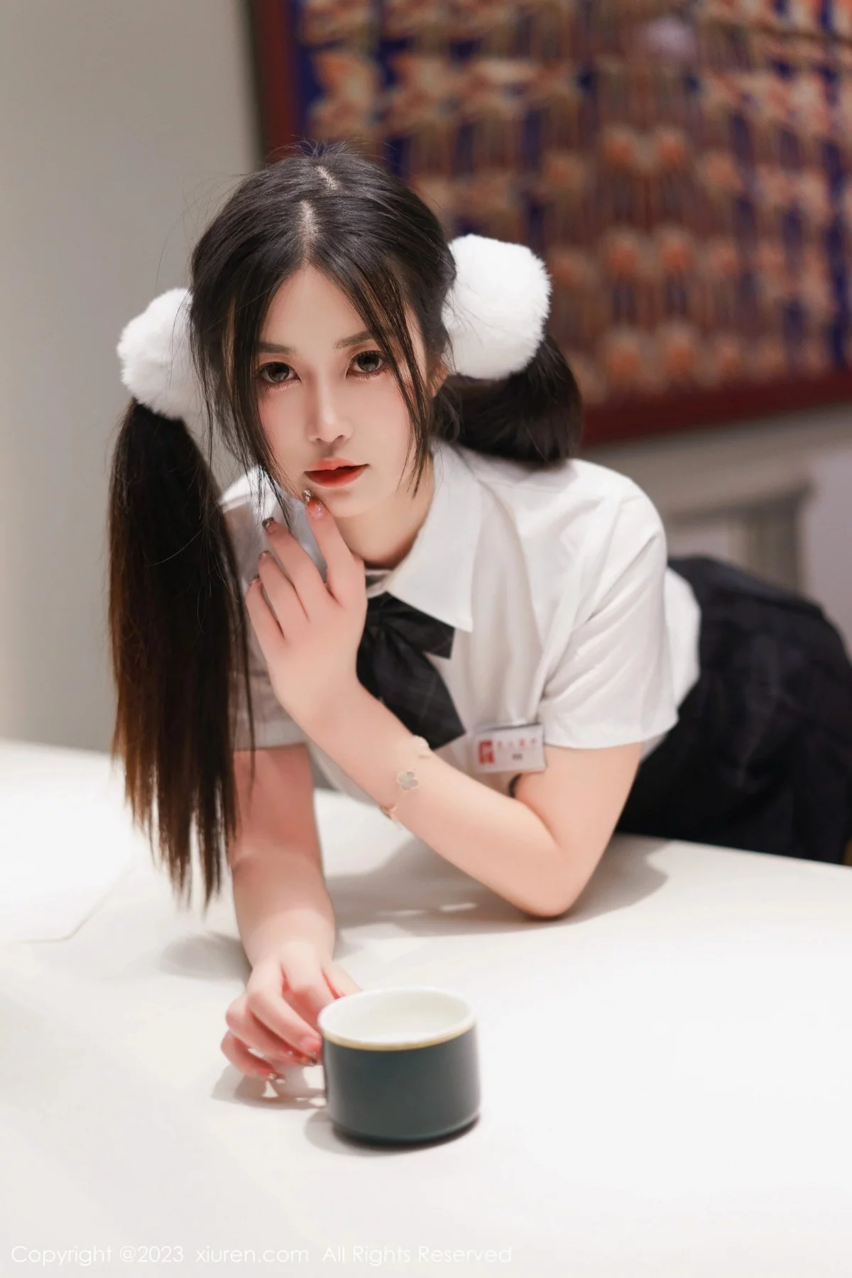 XiuRen第6397期_模特laura阿姣泰国旅拍白色上衣配黑短裙露蕾丝边内衣诱惑写真81P