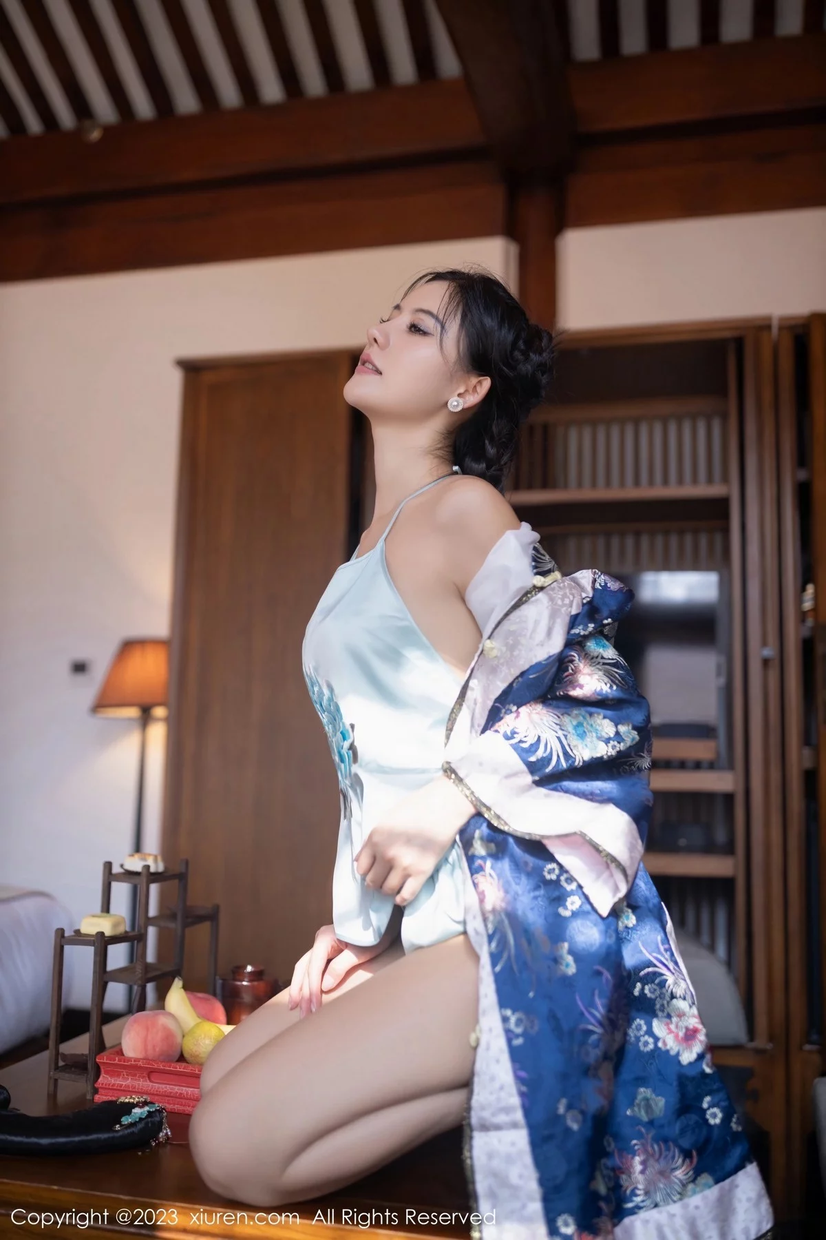 XiuRen第6398期_模特就是阿朱啊脱宫廷古装露蓝色睡衣秀曼妙绝美身姿诱惑写真86P