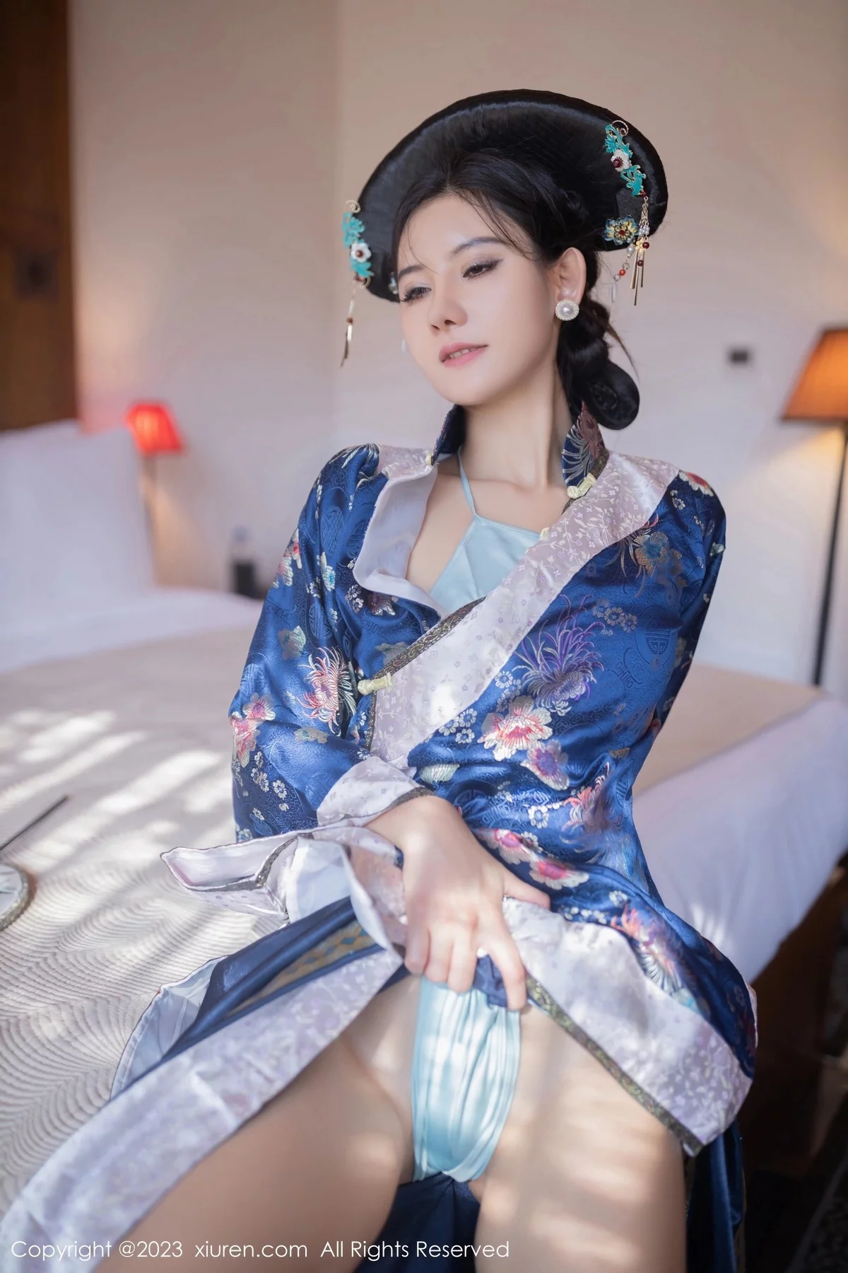 XiuRen第6398期_模特就是阿朱啊脱宫廷古装露蓝色睡衣秀曼妙绝美身姿诱惑写真86P