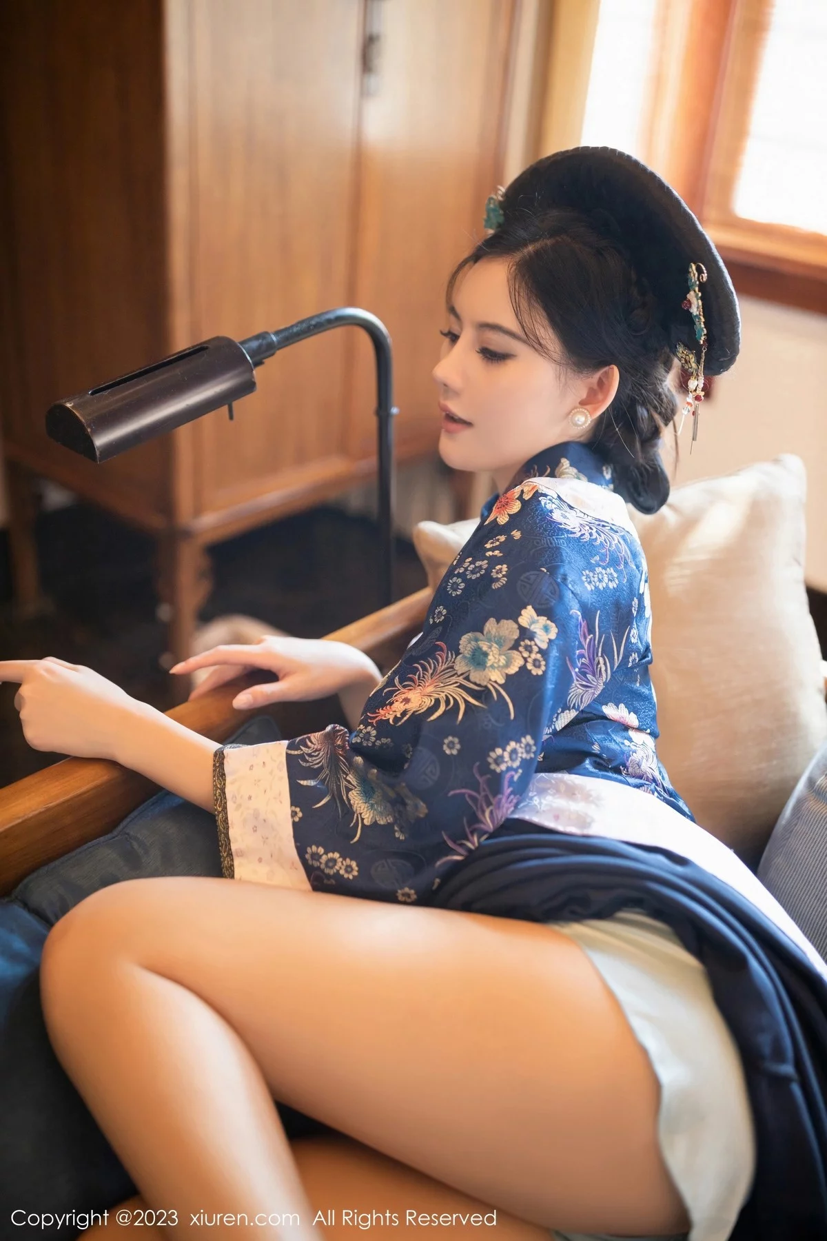 XiuRen第6398期_模特就是阿朱啊脱宫廷古装露蓝色睡衣秀曼妙绝美身姿诱惑写真86P