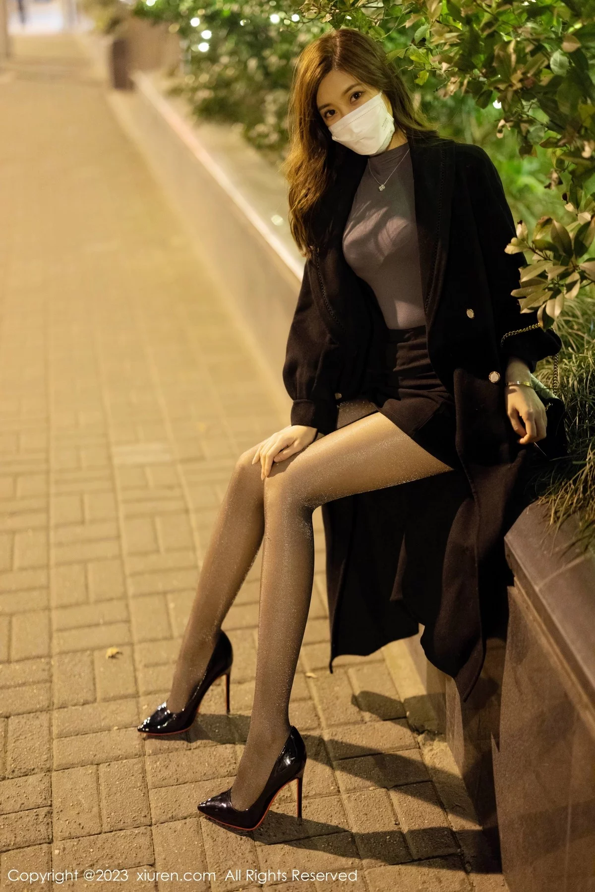 XiuRen第6395期_女神绮里嘉ula深灰色收身上衣配黑短裙露性感灰色内衣诱惑写真79P