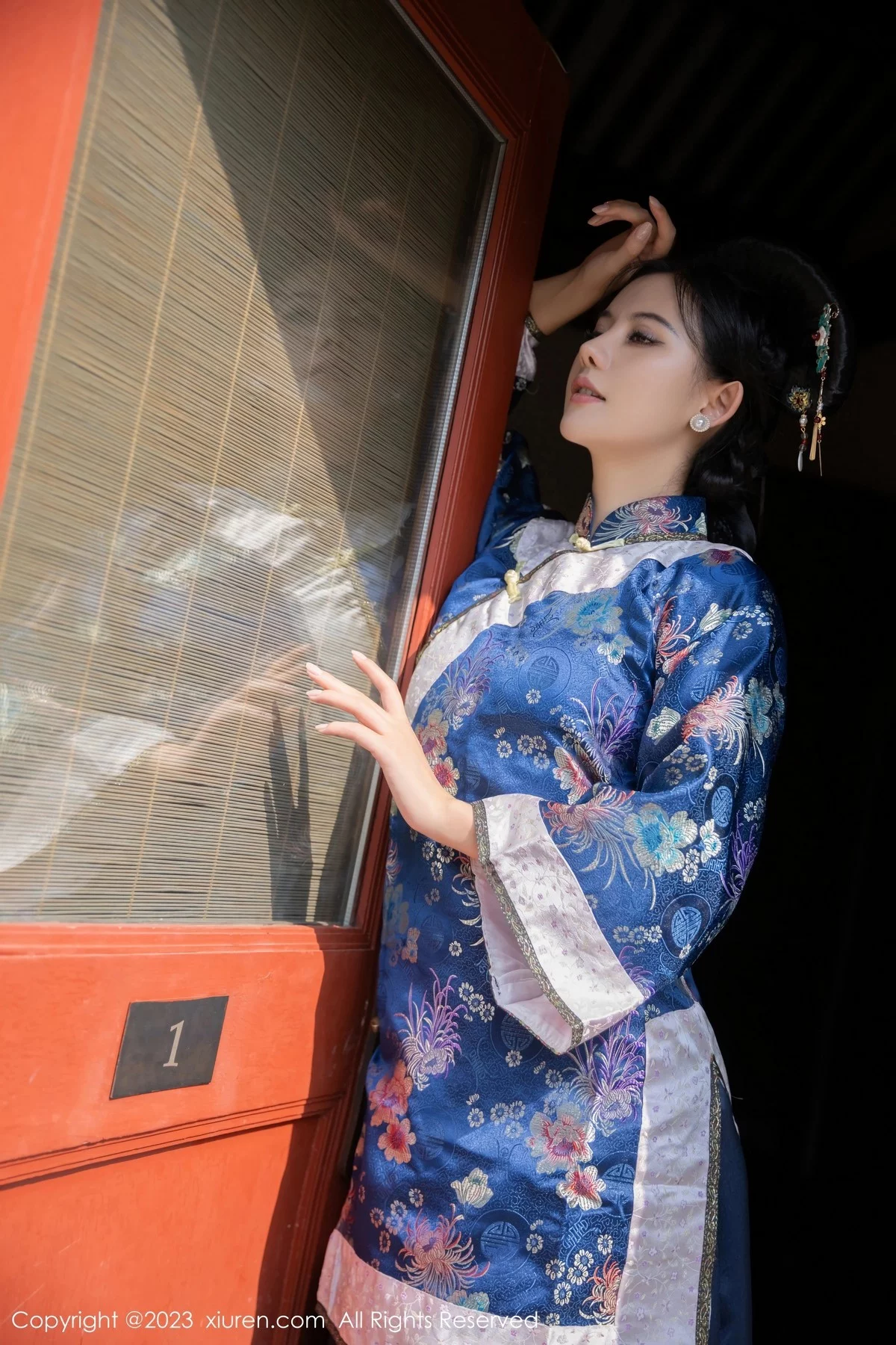 XiuRen第6398期_模特就是阿朱啊脱宫廷古装露蓝色睡衣秀曼妙绝美身姿诱惑写真86P