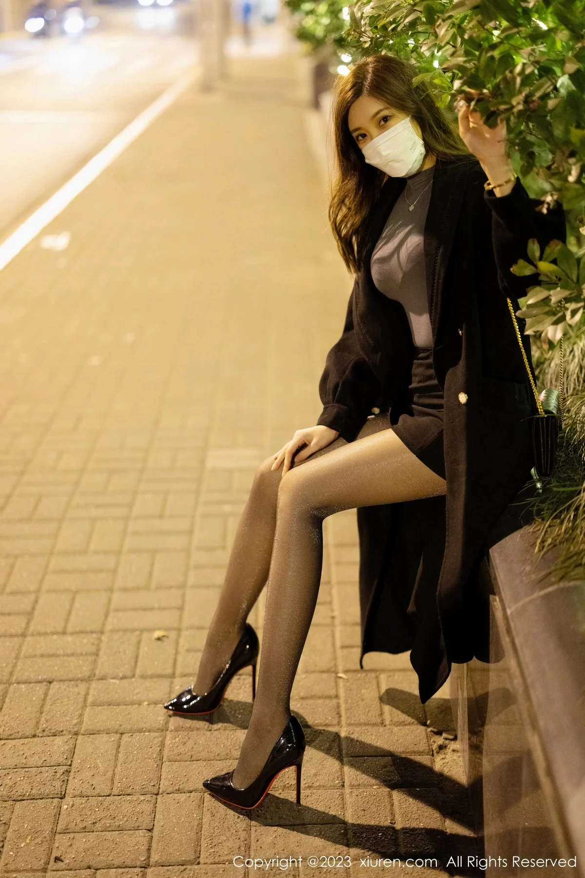XiuRen第6395期_女神绮里嘉ula深灰色收身上衣配黑短裙露性感灰色内衣诱惑写真79P