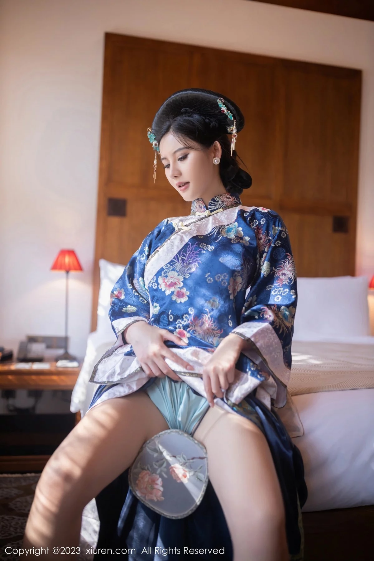 XiuRen第6398期_模特就是阿朱啊脱宫廷古装露蓝色睡衣秀曼妙绝美身姿诱惑写真86P