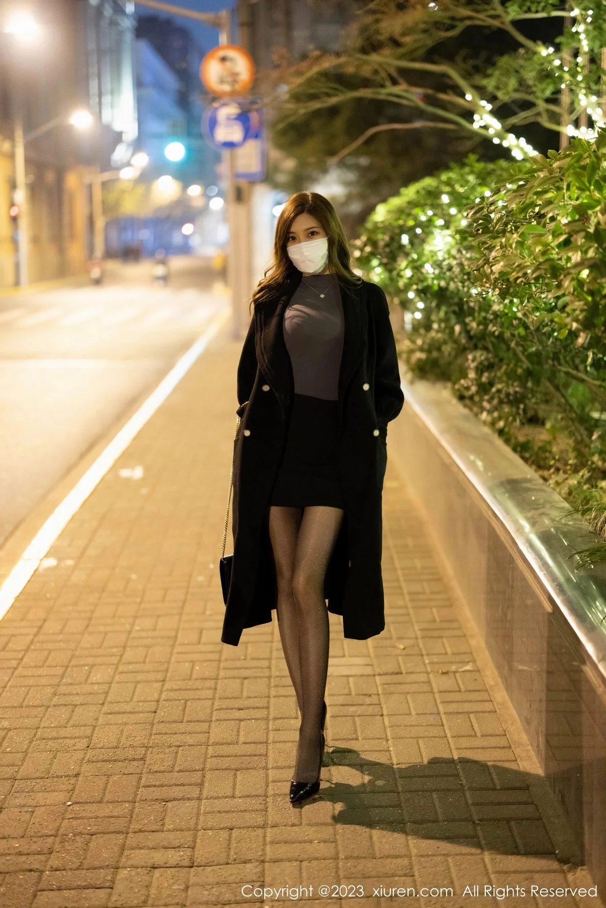 XiuRen第6395期_女神绮里嘉ula深灰色收身上衣配黑短裙露性感灰色内衣诱惑写真79P