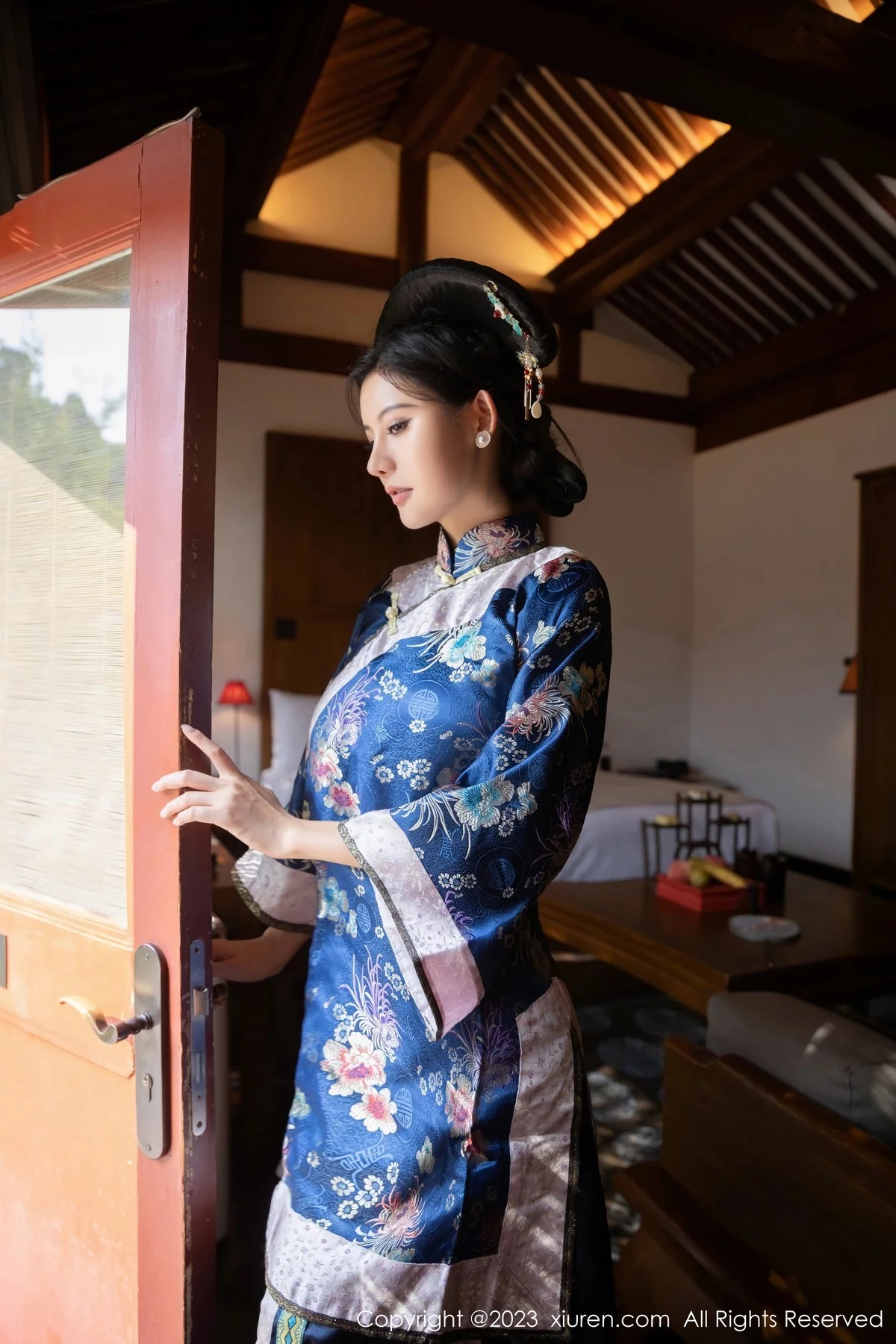 XiuRen第6398期_模特就是阿朱啊脱宫廷古装露蓝色睡衣秀曼妙绝美身姿诱惑写真86P