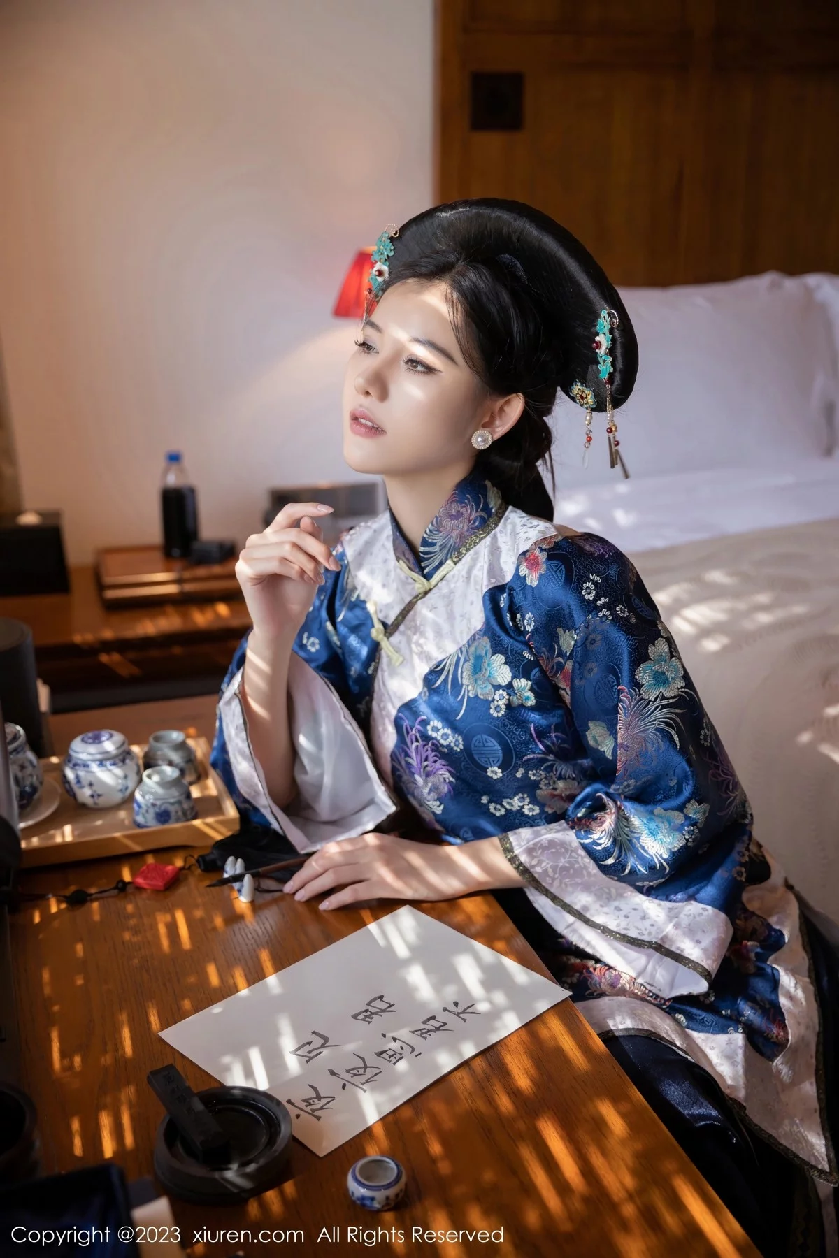 XiuRen第6398期_模特就是阿朱啊脱宫廷古装露蓝色睡衣秀曼妙绝美身姿诱惑写真86P