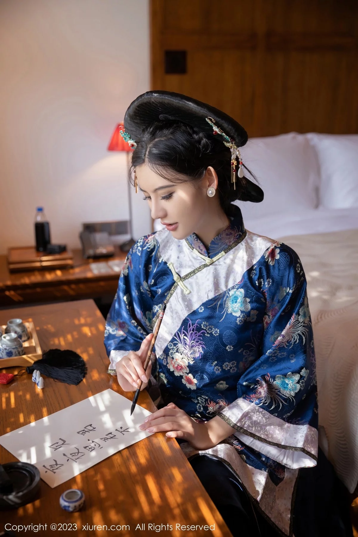 XiuRen第6398期_模特就是阿朱啊脱宫廷古装露蓝色睡衣秀曼妙绝美身姿诱惑写真86P