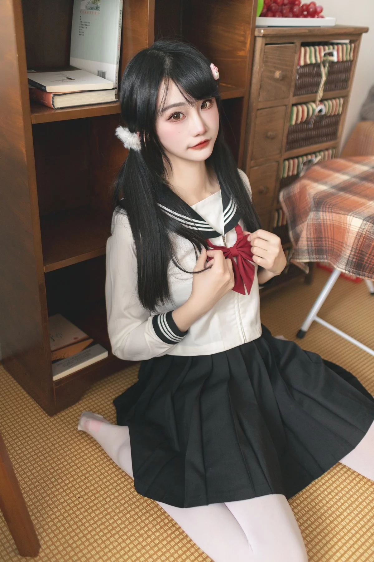 微博妹子嗷呜酱水手服主题双马尾辫妹子性感制服配白丝吊袜秀美腿迷人写真48P