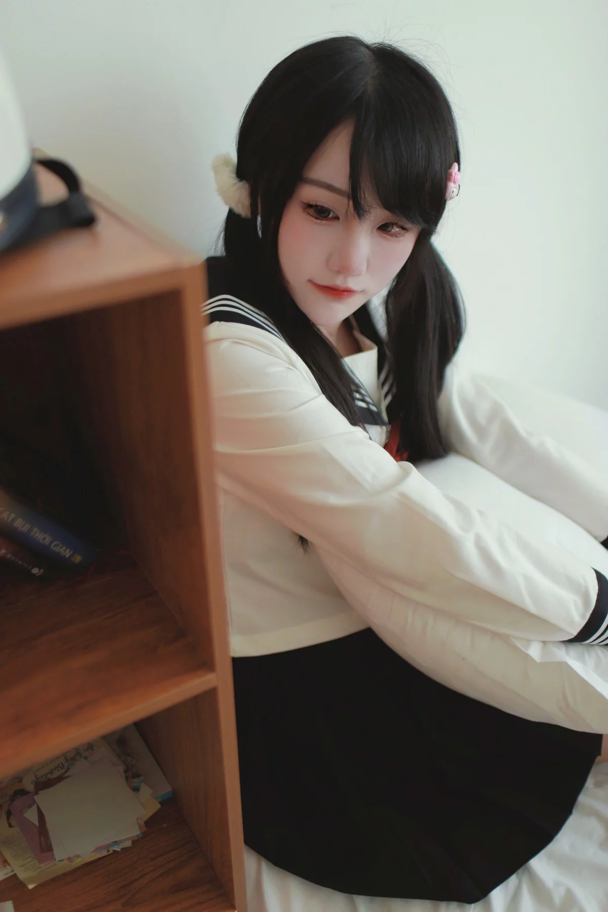 微博妹子嗷呜酱水手服主题双马尾辫妹子性感制服配白丝吊袜秀美腿迷人写真48P