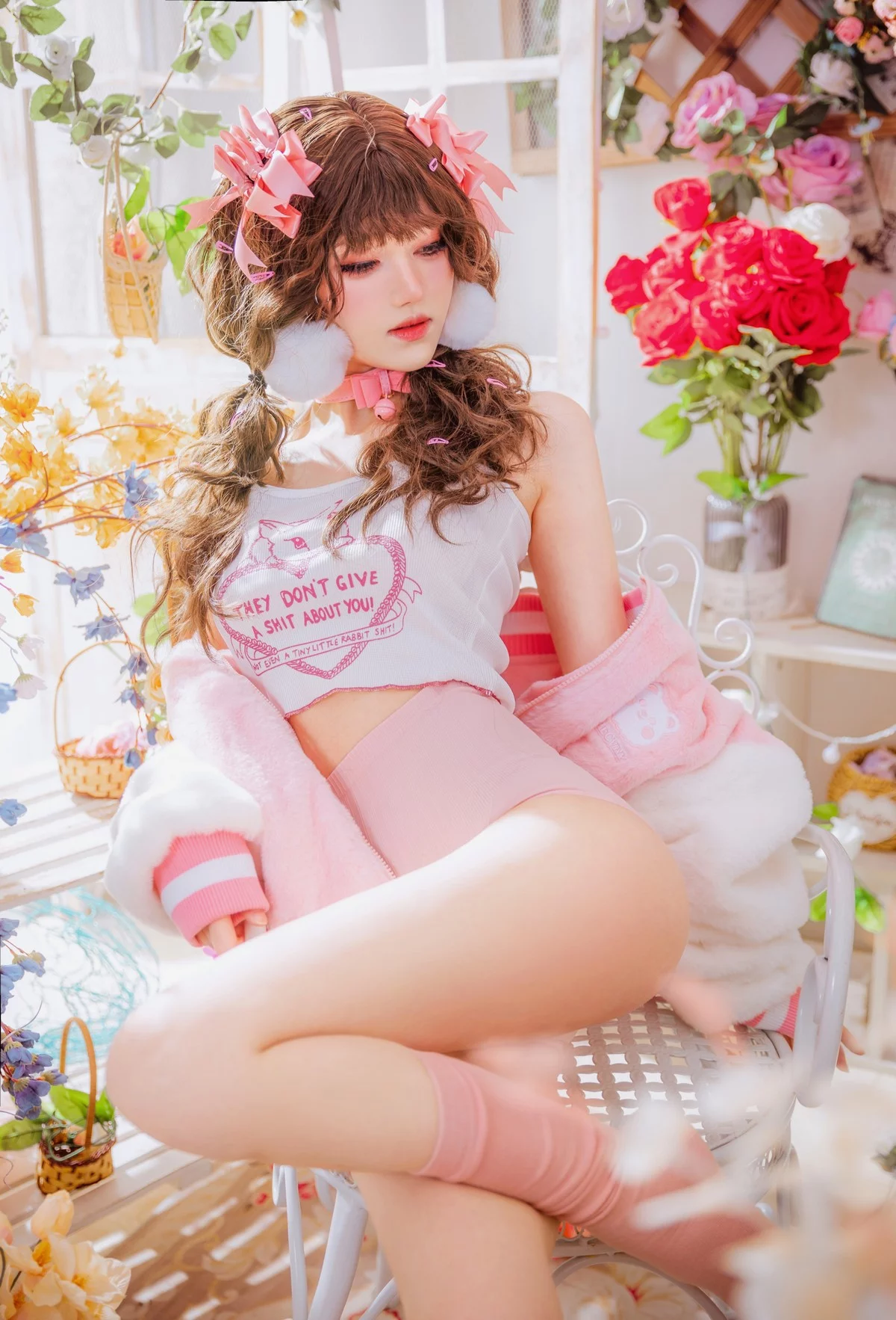 动漫博主南桃Momoko少女吉他与蝴蝶结主题性感红色上衣配红色短裤诱惑写真28P