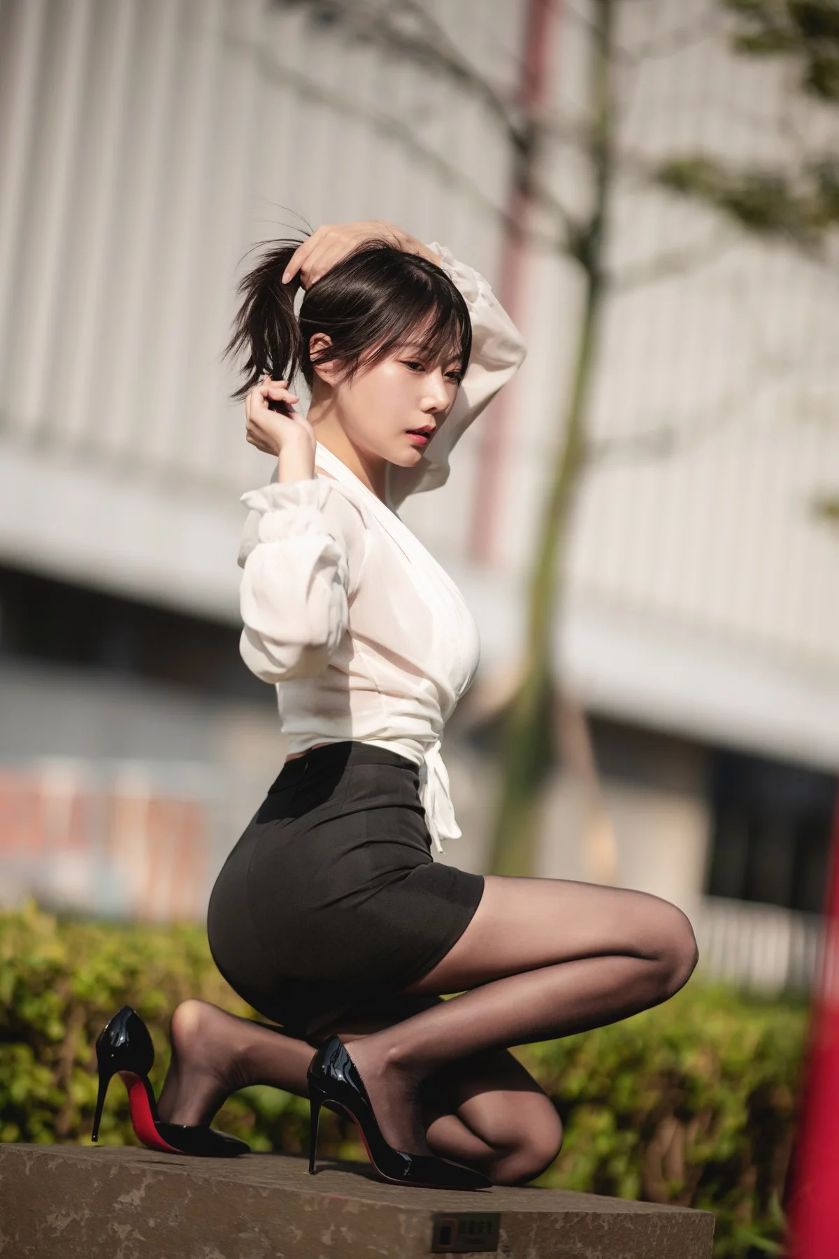 网络美女香草喵露露办公室OL主题性感白T配黑短裙露超薄黑丝秀丰满身材诱惑写真65P